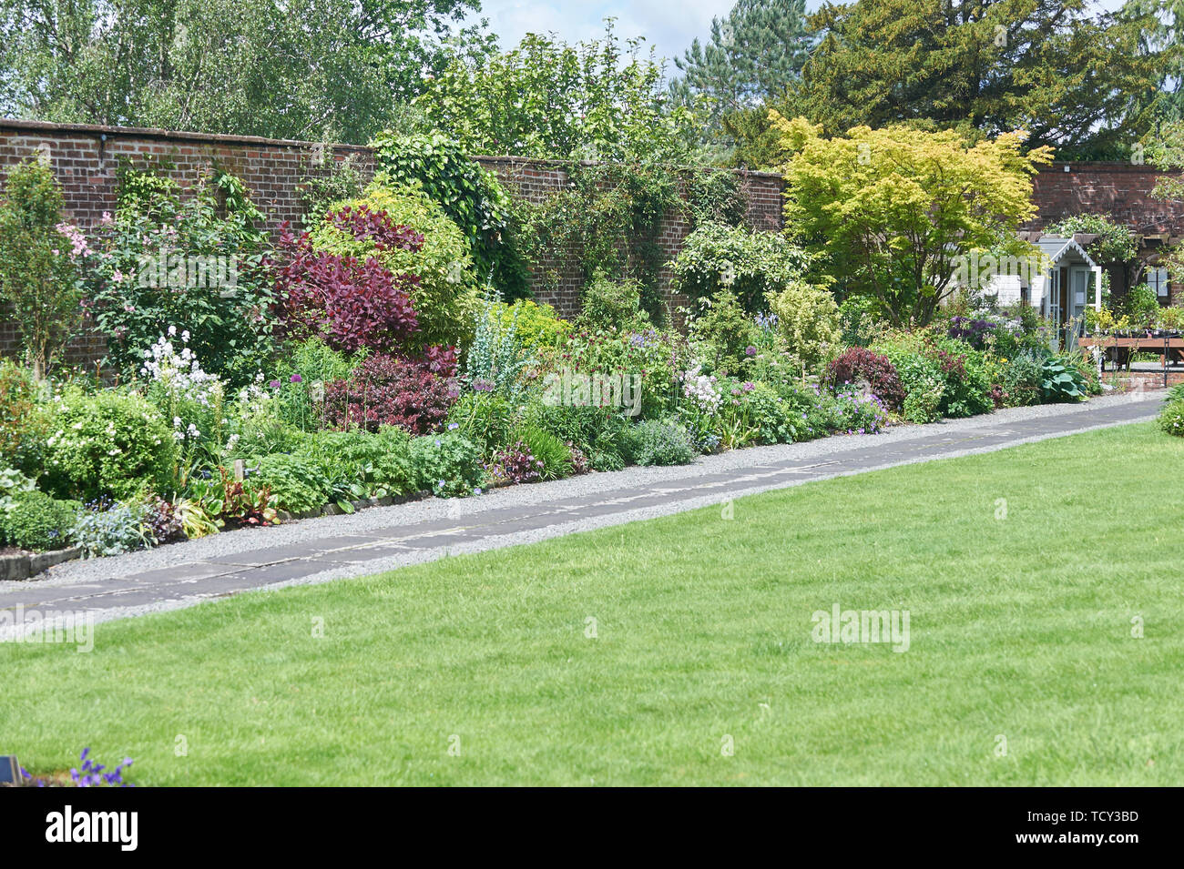 Holehird Gardens ist eine umfangreiche, 10 Hektar großen Gelände in der Nähe von Windermere, Cumbria, England. Es ist die Heimat der Lakeland Gartenbaugesellschaft Stockfoto
