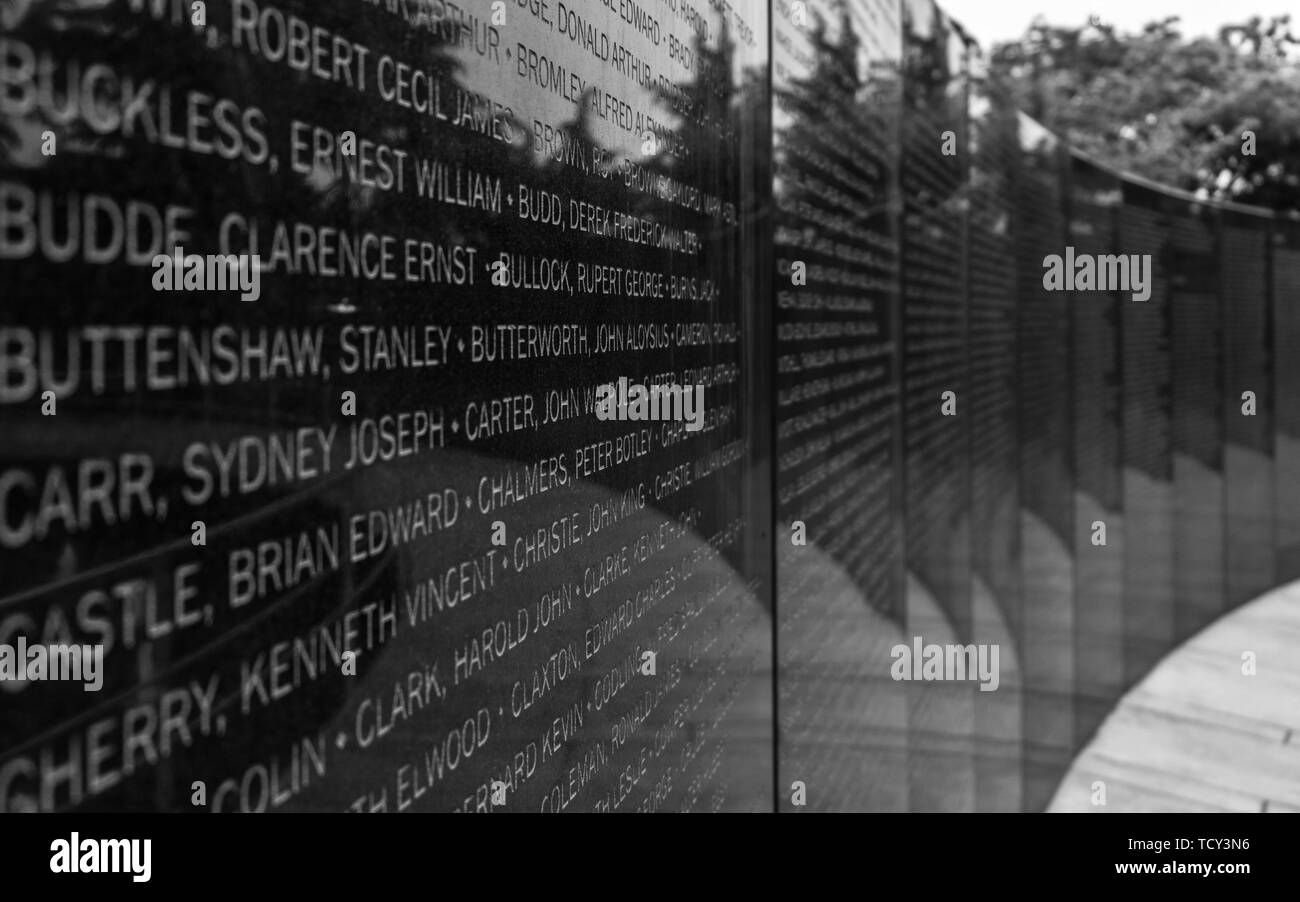 Grundplatte mit den Namen der gefallenen Soldaten innerhalb der Vereinten Nationen (UNO) Memorial Cemetery des Koreakrieges in Busan, Südkorea, Asien. Stockfoto