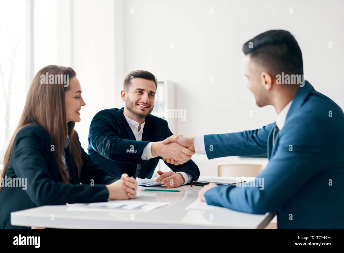 Geschäft Leute die Hände schütteln Nach guter Deal. Business Partnerschaft treffen Konzept Stockfoto