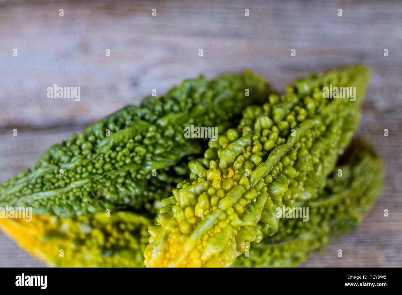 Reif frisch und grün Indischen momordica charantia bitter Melone, bitter Squash Stockfoto