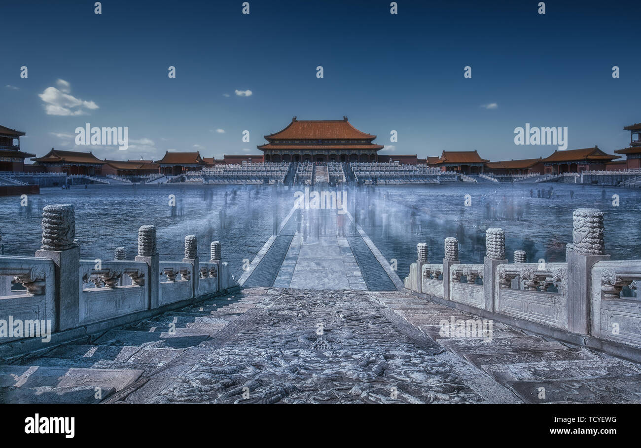 Am 13. Mai 2016, fotografiert an der Verbotenen Stadt in Peking, die Aura Royal kann kompliziert herausstellen, was dominant sofort nur von steht in der Mitte des Taihe Halle die Klassiker der Kaiser der Ming- und Qing Dynastien zu sehen ist! Stockfoto