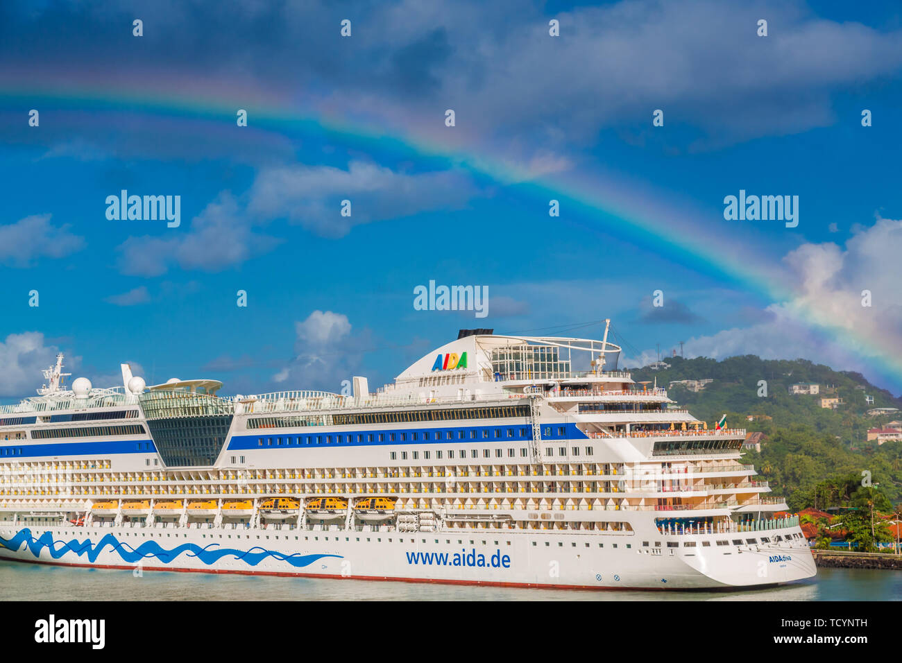 Regenbogen über Aida Diva in St. Lucia Stockfoto