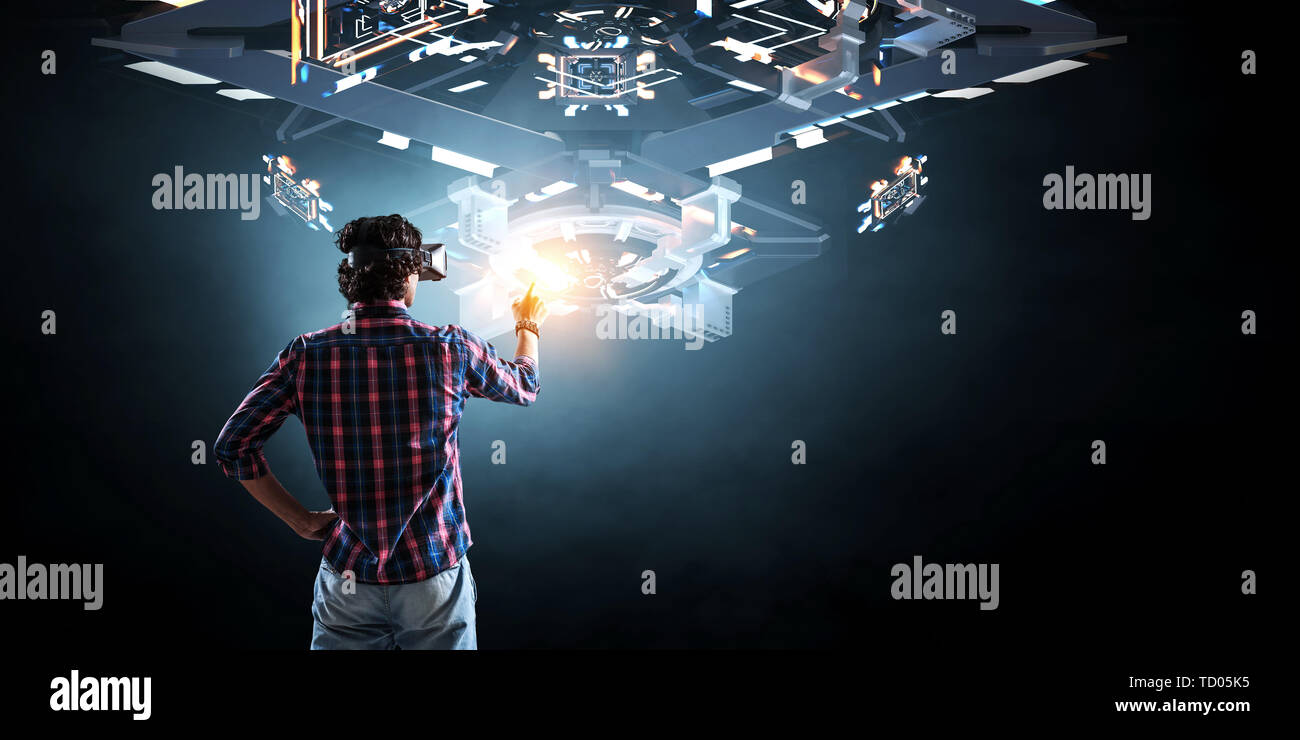 Virtuelle Realität erleben. Technologien der Zukunft. Mixed Media Stockfoto