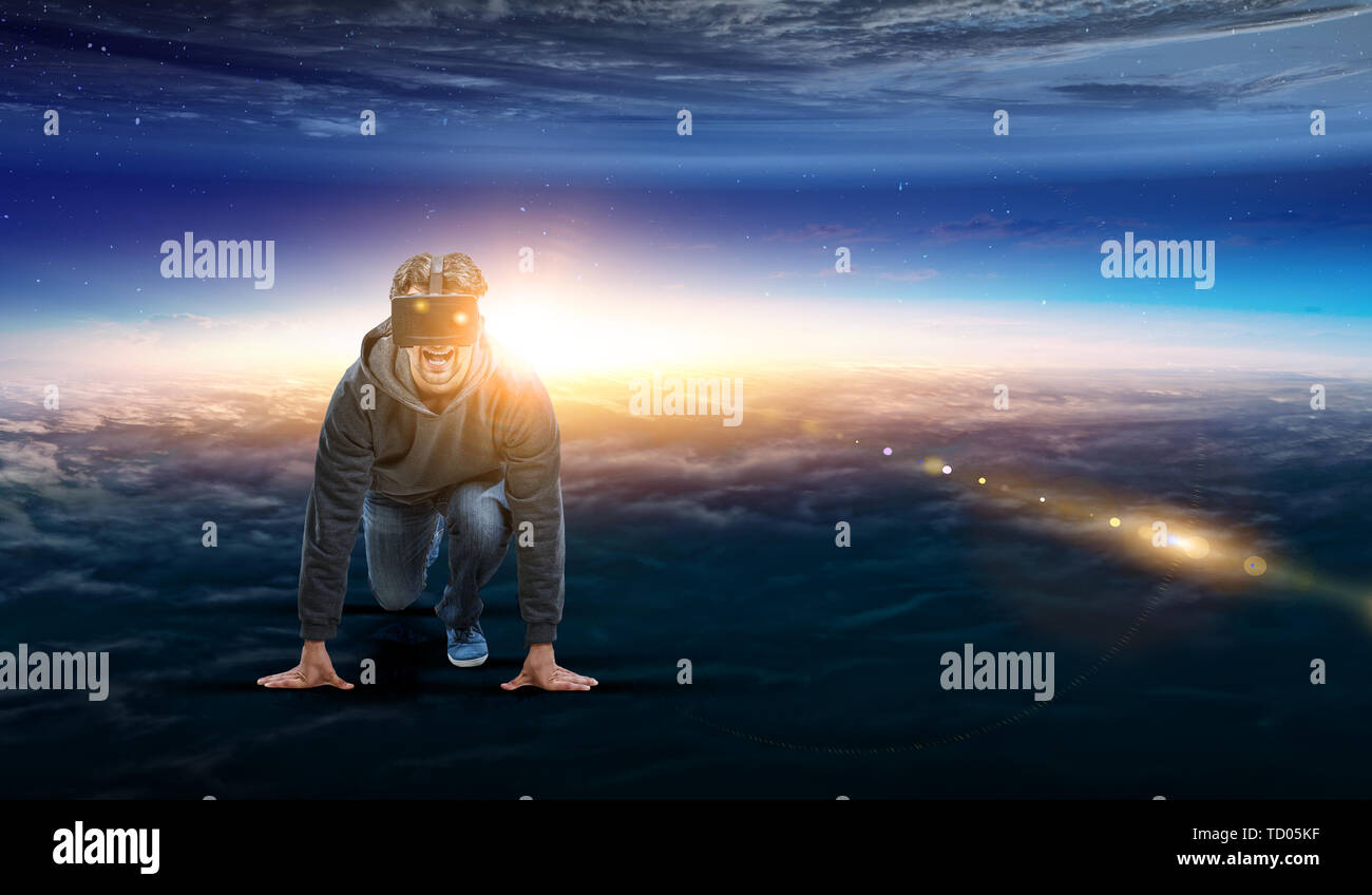 Junge Menschen in der virtuellen Realität. Mixed Media Stockfoto