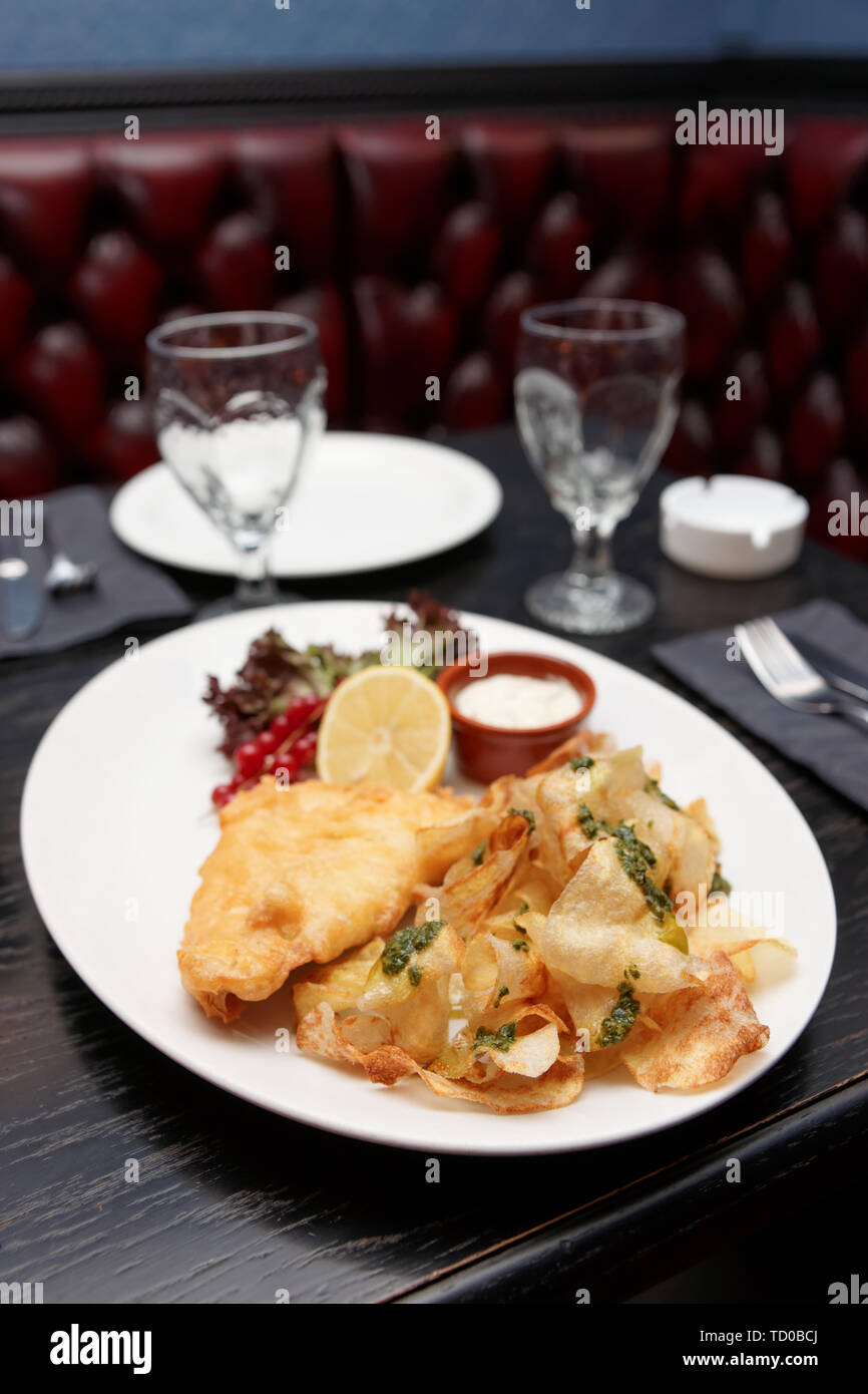 Fisch und Chips in der Platte, Pub Essen Stockfoto