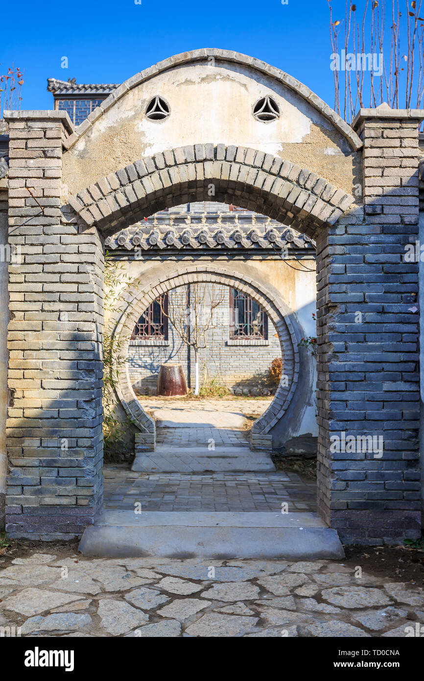 Ein Innenhof Aufbau einer einzigen Substanz. Stockfoto