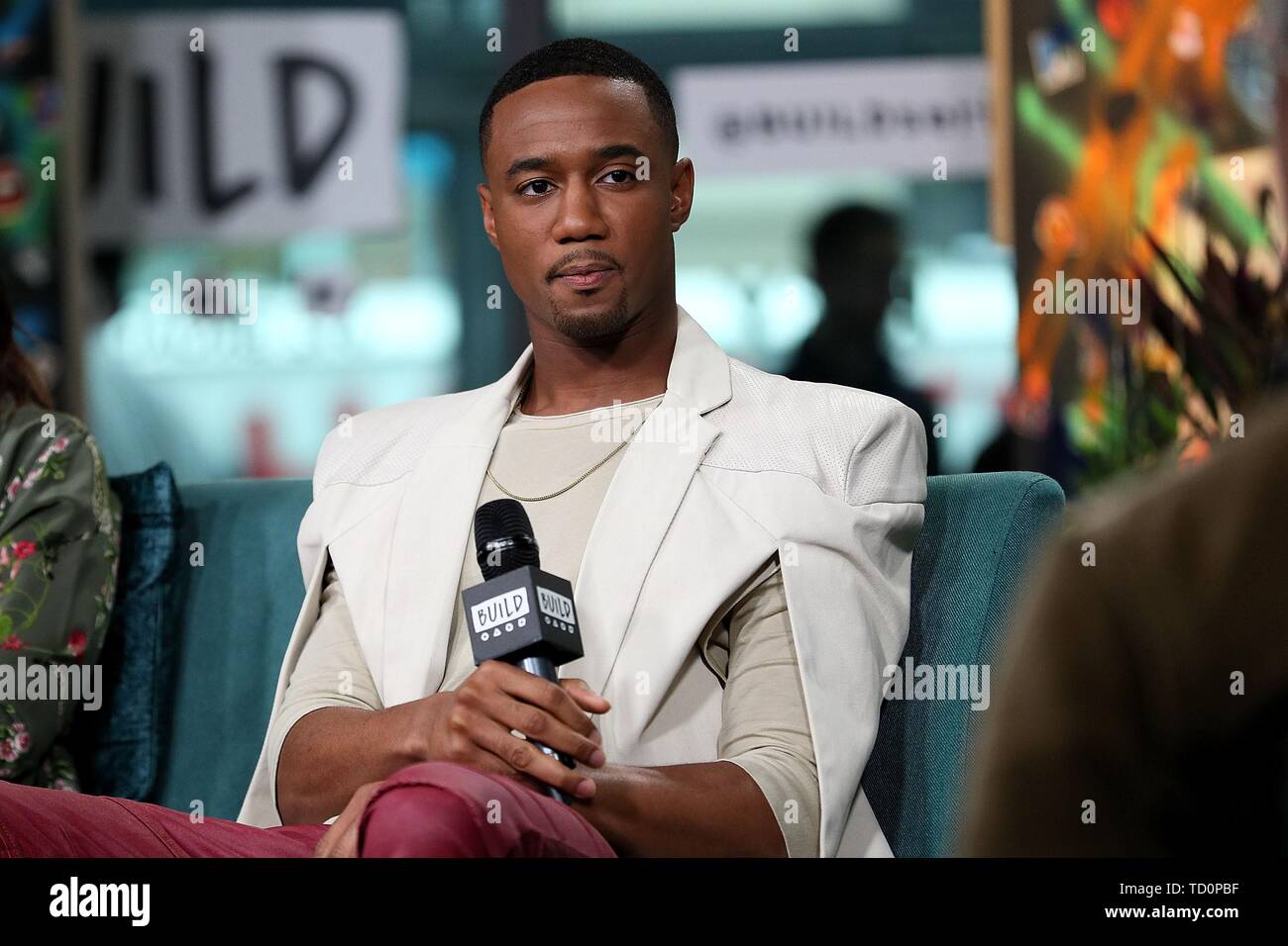 Jessie T. Usher innen für AOL bauen Serie Berühmtheit Candids-MON, AOL bauen Serie, New York, NY, 10. Juni 2019. Foto: Steve Mack/Everett Collection Stockfoto