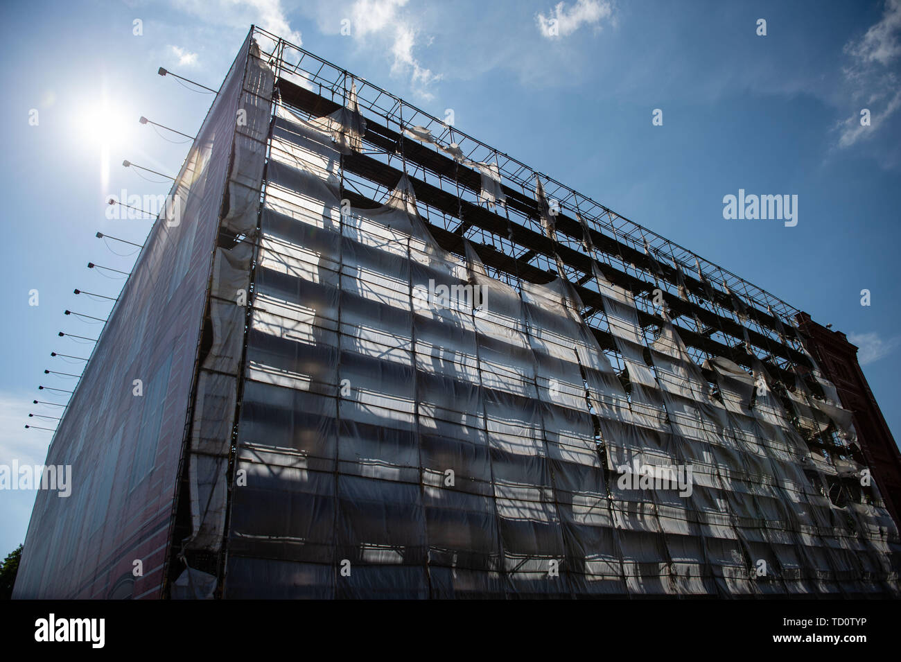 Berlin, Deutschland. 07 Juni, 2019. Ein Gerüst steht an der alten Gebäude der Bauakademie von Karl Friedrich Schinkel. Credit: Lisa Ducret/dpa/ZB/dpa/Alamy leben Nachrichten Stockfoto