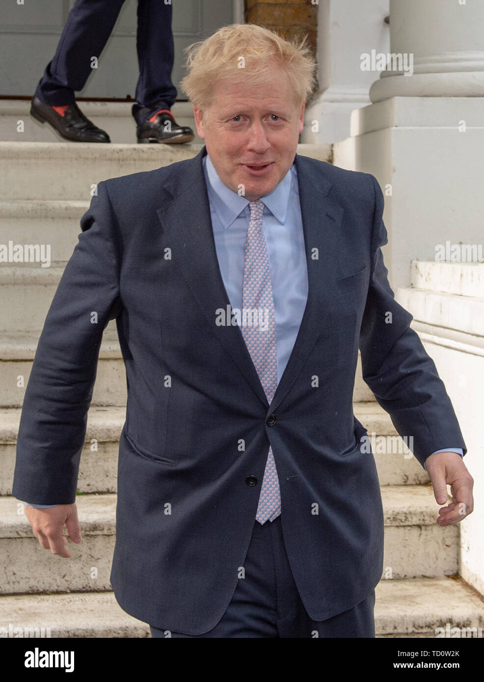 London, Vereinigtes Königreich. 11. Juni 2019. Konservative Parteichef Kandidat Boris Johnson fährt nach Hause. Credit: Peter Manning/Alamy leben Nachrichten Stockfoto