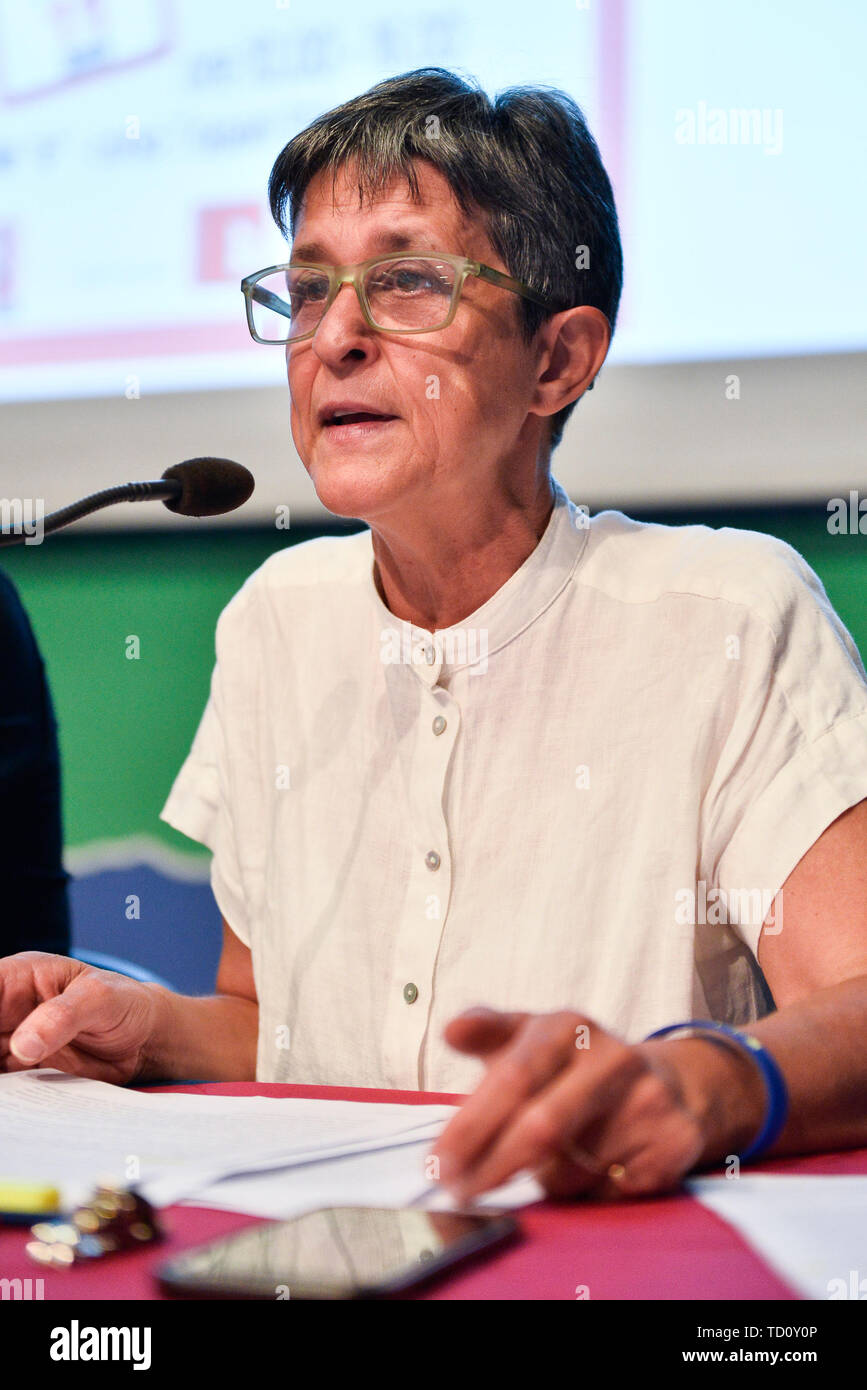 Turin, Piemont, Italien. 11 Juni, 2019. Turin, Italy-June 11, 2019: FIOM-CGIL Nationalen Konvent zur Zukunft des Autos und Untersuchung Bericht über FCA. Im Bild: Enrica ValfrÃ Credit: Stefano Guidi/ZUMA Draht/Alamy leben Nachrichten Stockfoto