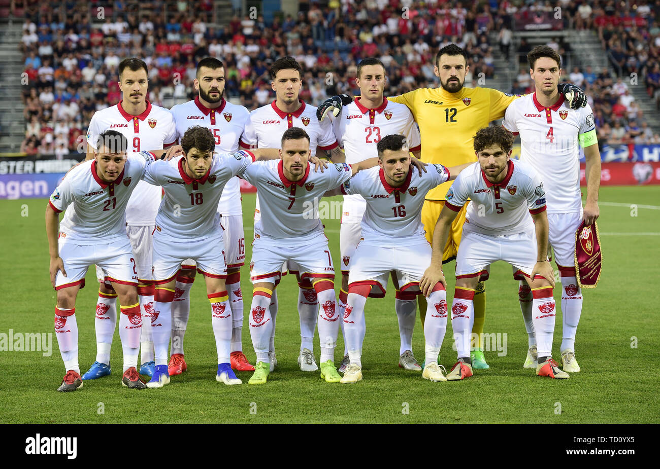 Montenegro team Pose vor der Fußball Euro Meisterschaft 2020 Gruppe einer näheren Bestimmung der Tschechischen Republik vs Montenegro in Olomouc, Tschechische Republik, am 10. Juni 2019. (CTK Photo/Ludek Perina) Stockfoto