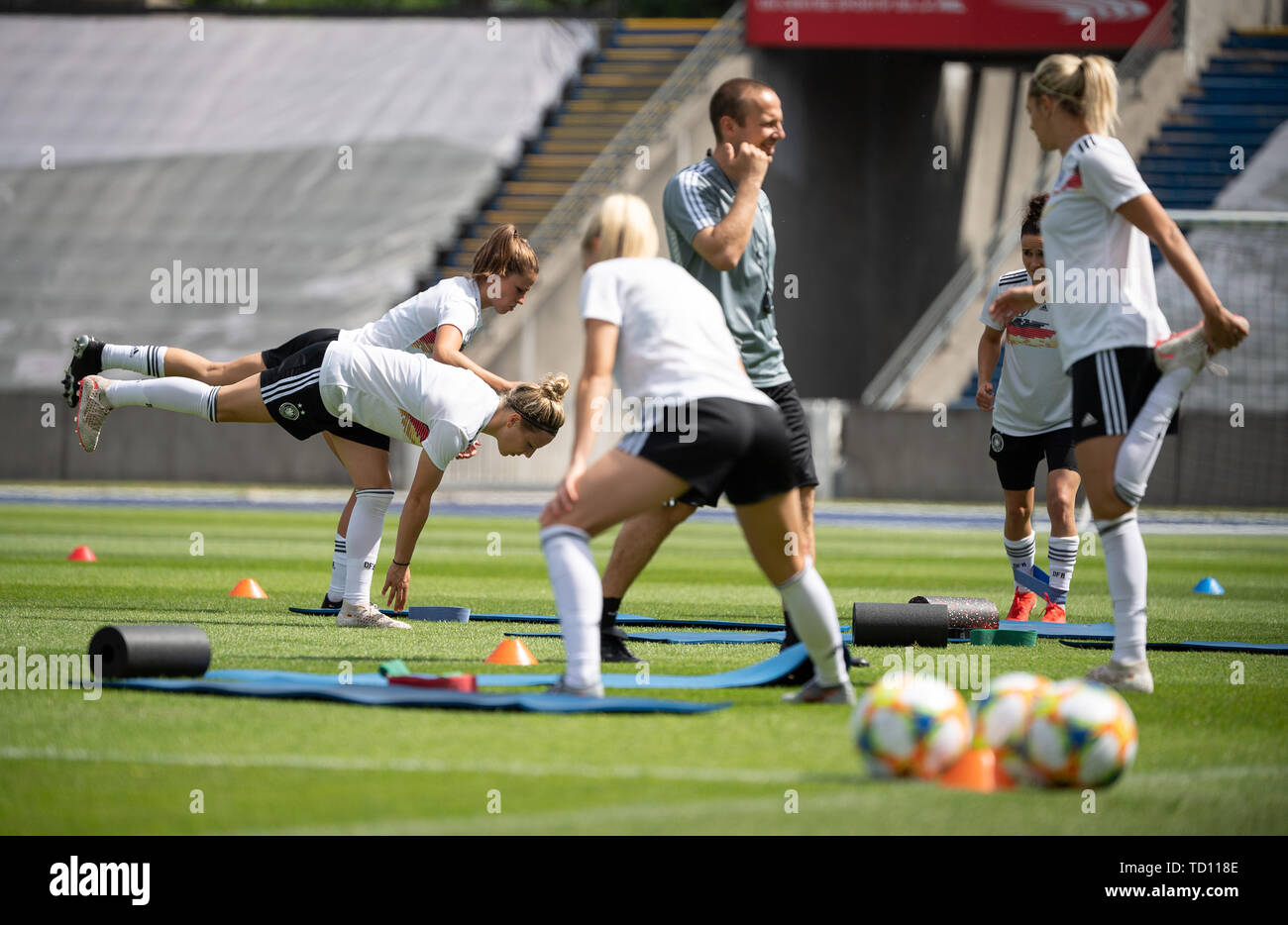 Villeneuve Dascq, Frankreich. 11 Juni, 2019. 11. Juni 2019, France (Frankreich), Villeneuve-D · Ascq: Fußball, Frauen: World Cup, Nationalmannschaft, Deutschland, abschließende Schulung: Das deutsche Team erweitert. Quelle: dpa Picture alliance/Alamy leben Nachrichten Stockfoto