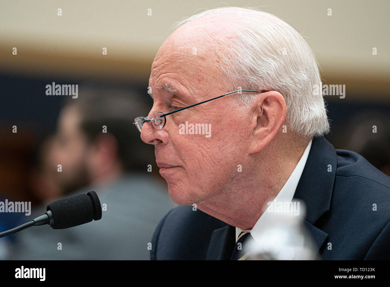 Washington DC, USA. 10 Juni, 2019. Ehemalige White house Counsel John Dean (Foto) nimmt Fragen aus Rep. Louie Gohmert (R-Texas) bei seiner Aussage vor dem Haus Schiedsausschuss über Lektionen aus dem Bericht spezielle Counsel Robert Mueller's gelernt, auf dem Capitol Hill in Washington, DC am Montag, 10. Juni 2019. (Foto von Jeff Malet) Foto per Kreditkarte: Newscom/Alamy leben Nachrichten Stockfoto
