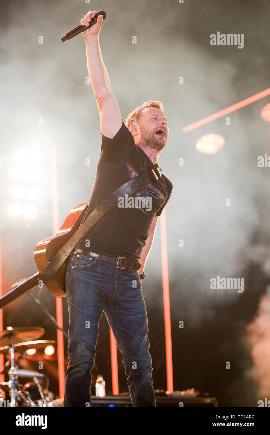 Juni 8, 2019 - Nashville, Tennessee, USA - Musiker DIERKS BENTLEY führt live bei Nissan Stadium als Teil der 2019 CMA Music Festival in der Innenstadt von Nashville. Copyright 2019 Jason Moore. (Bild: © Jason Moore/ZUMA Draht) Stockfoto