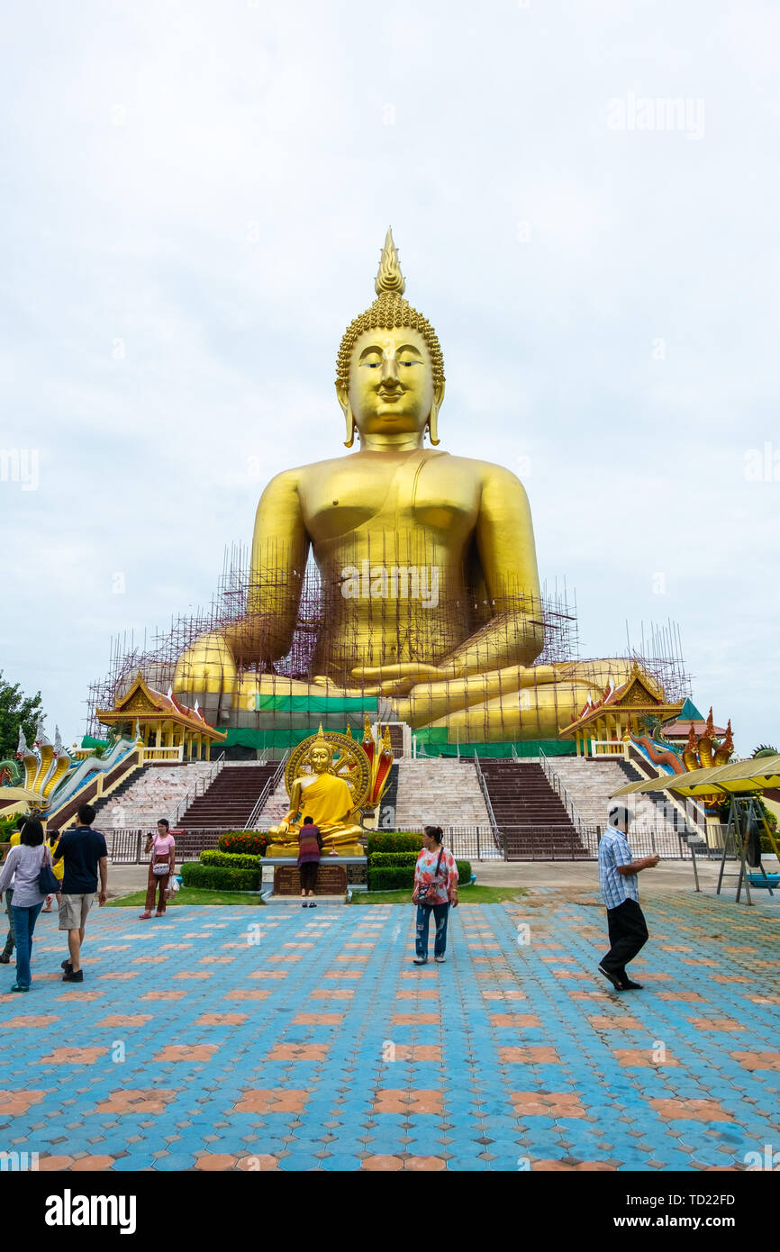 Big Buddha Wat Muang, Angthong, Thai Land, Outdoor, Sky, Beheben und Reparieren Stockfoto