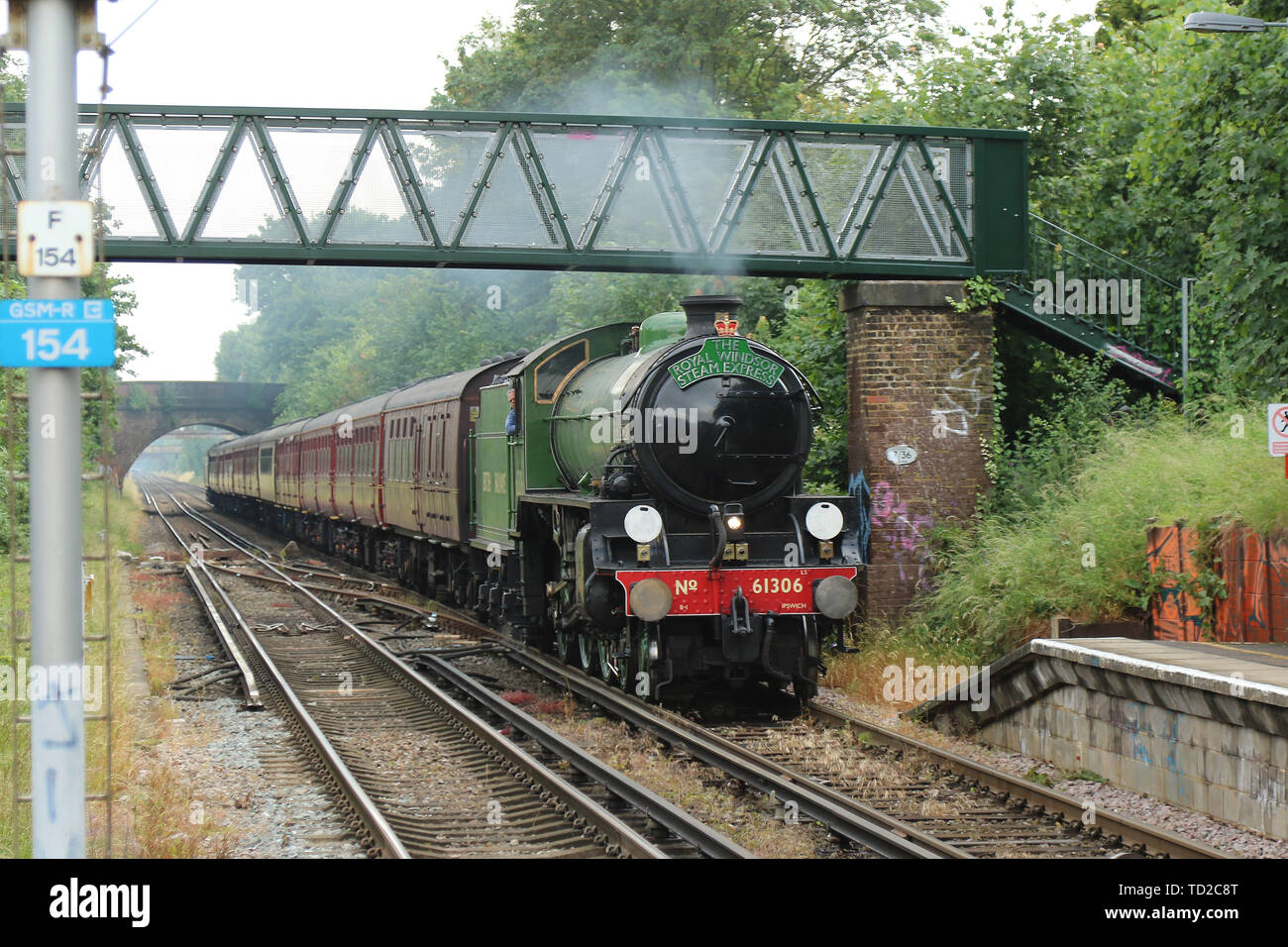 Mayflower LNER Thompson Klasse B1 61306 Dampflokomotive, das Royal Windsor Dampf Express, Bahnhof Hounslow, London, UK, 11. Juni 2019, Foto Stockfoto
