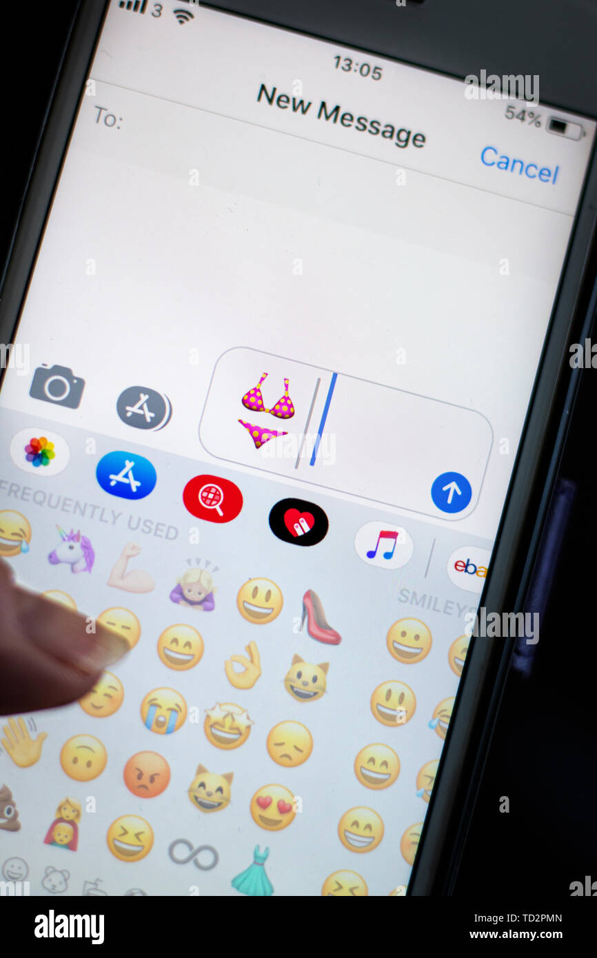 Bikini emojis Fotos und Bildmaterial in hoher Auflösung Alamy