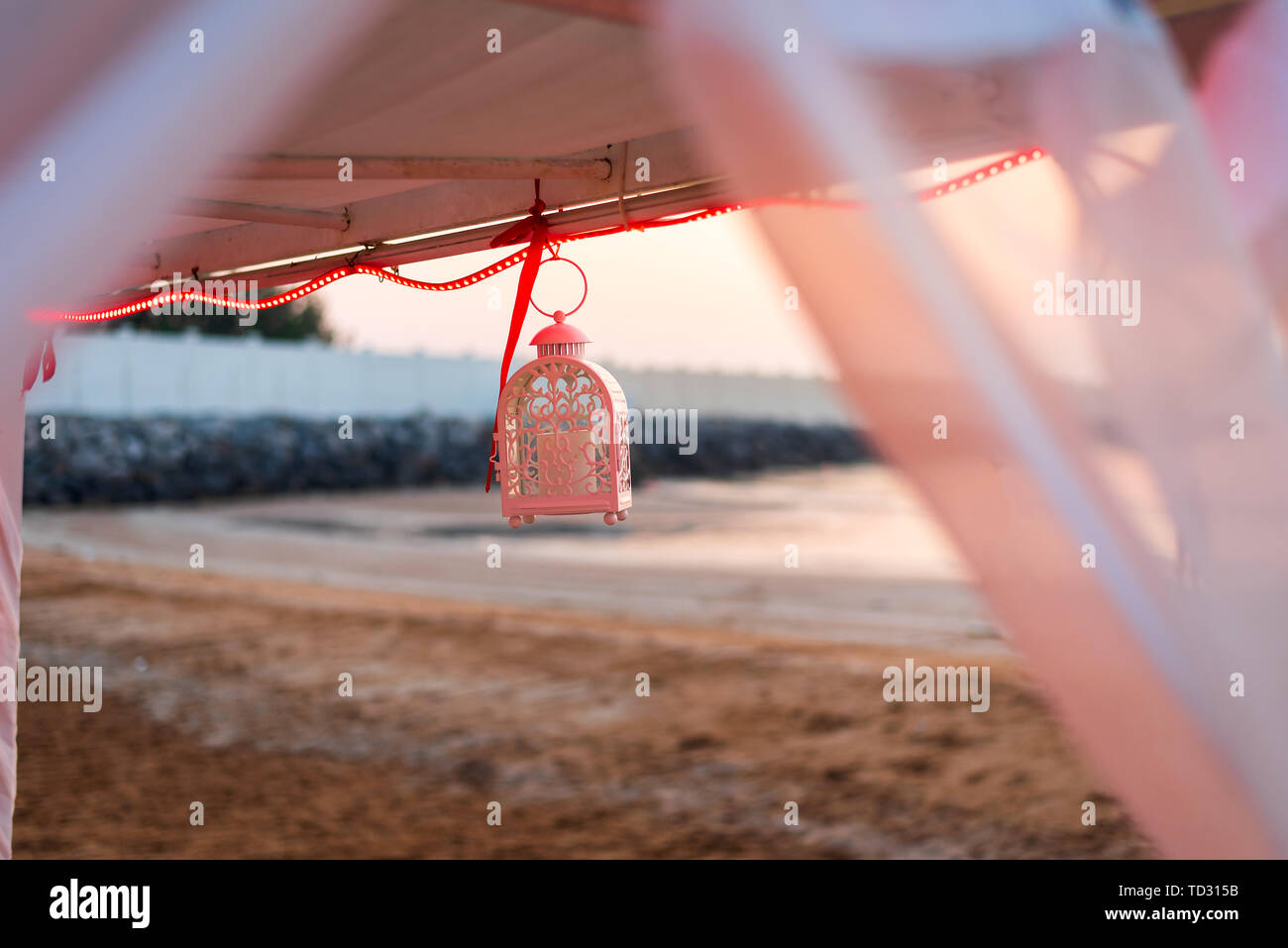 Kerzenhalter hängen vom Strand Cabana Romantik Abstract Stockfoto
