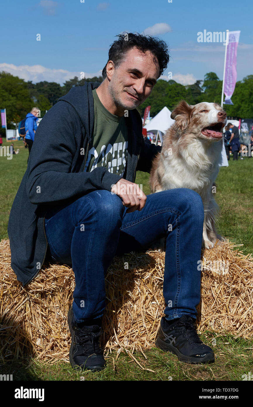 Claire Blading und Supervet Noel Fitzpatrick besuchen Dogfest South at Knebworth House statt. Mit: Noel Fitzpatrick Wo: Knebworth, Großbritannien Wann: 11. Mai 2019 Credit: WENN Stockfoto