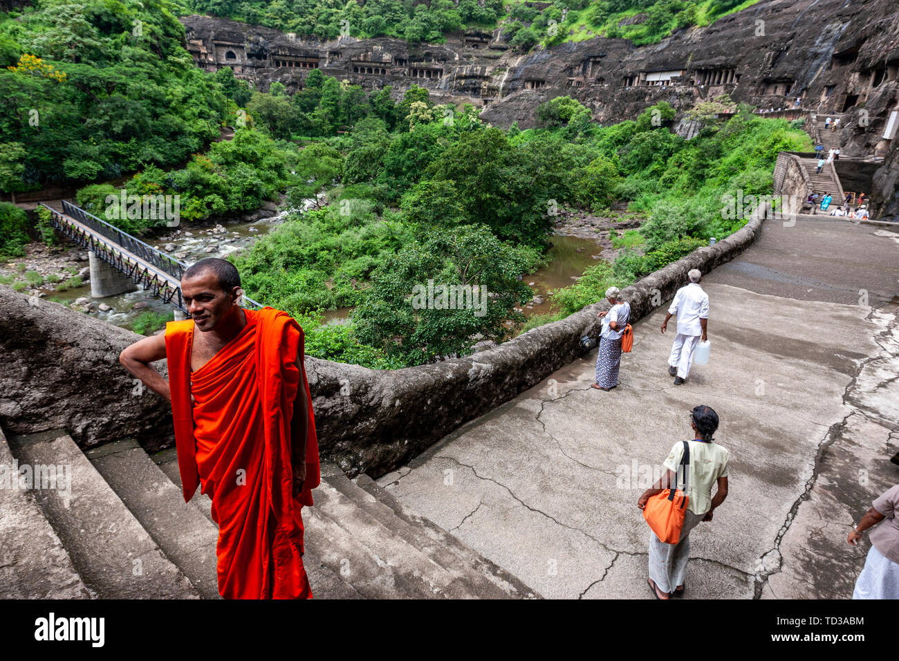 Buddhistischer Mönch in Ajanta Höhlen, Mumbai, Maharashtra, Indien Stockfoto