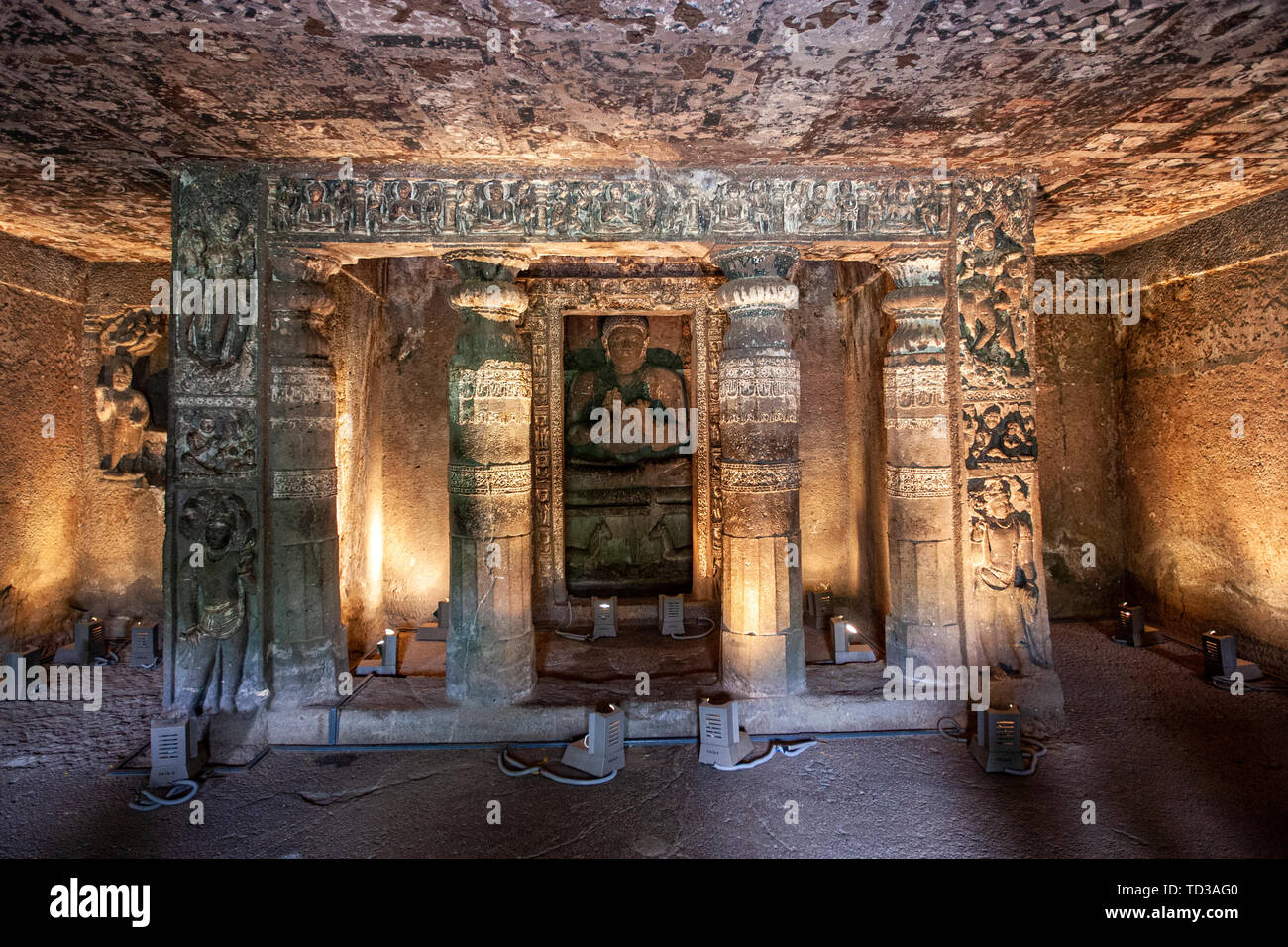 Der Schrein mit Säulen, Höhle 20. Ajanta Höhlen, Mumbai, Maharashtra, Indien Stockfoto