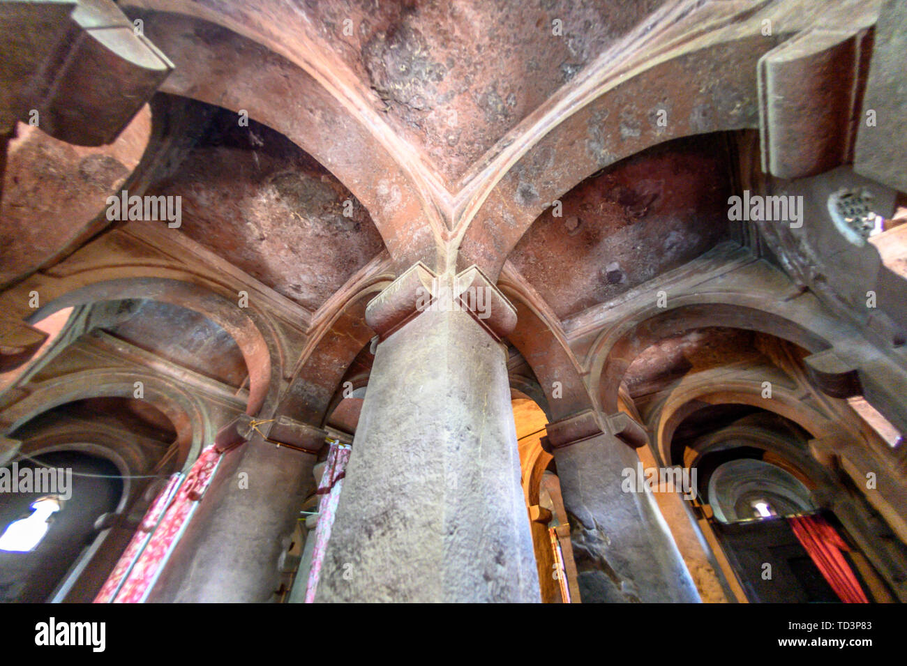 Felsen gehauen monolithische Kirche von Bet Medhane Alem (Kirche der Welt Heiland) in Lalibela, Äthiopien Stockfoto