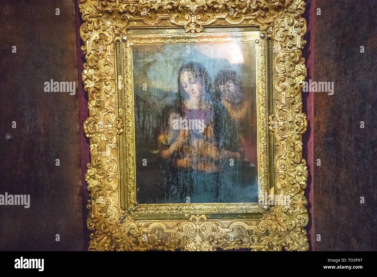 Religiöse Kunstwerke auf der Anzeige innerhalb der Beata Maryam Kirche, Ruhestätte von Menelik II. und seiner Frau und seiner Tochter. Addis Abeba, Äthiopien. Stockfoto