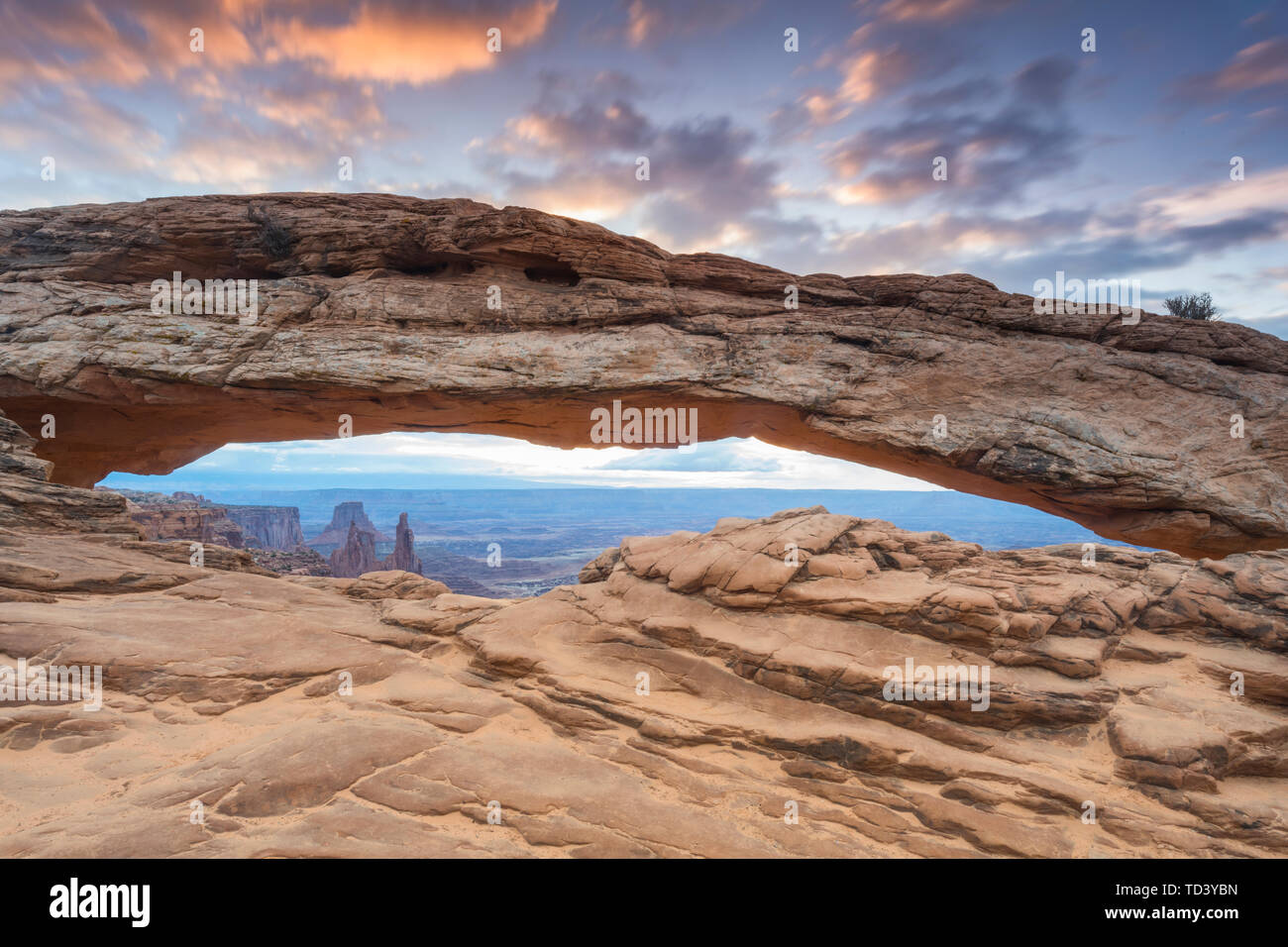 Mesa Arch, Canyonlands National Park, Moab, Utah, Vereinigte Staaten von Amerika, Nordamerika Stockfoto