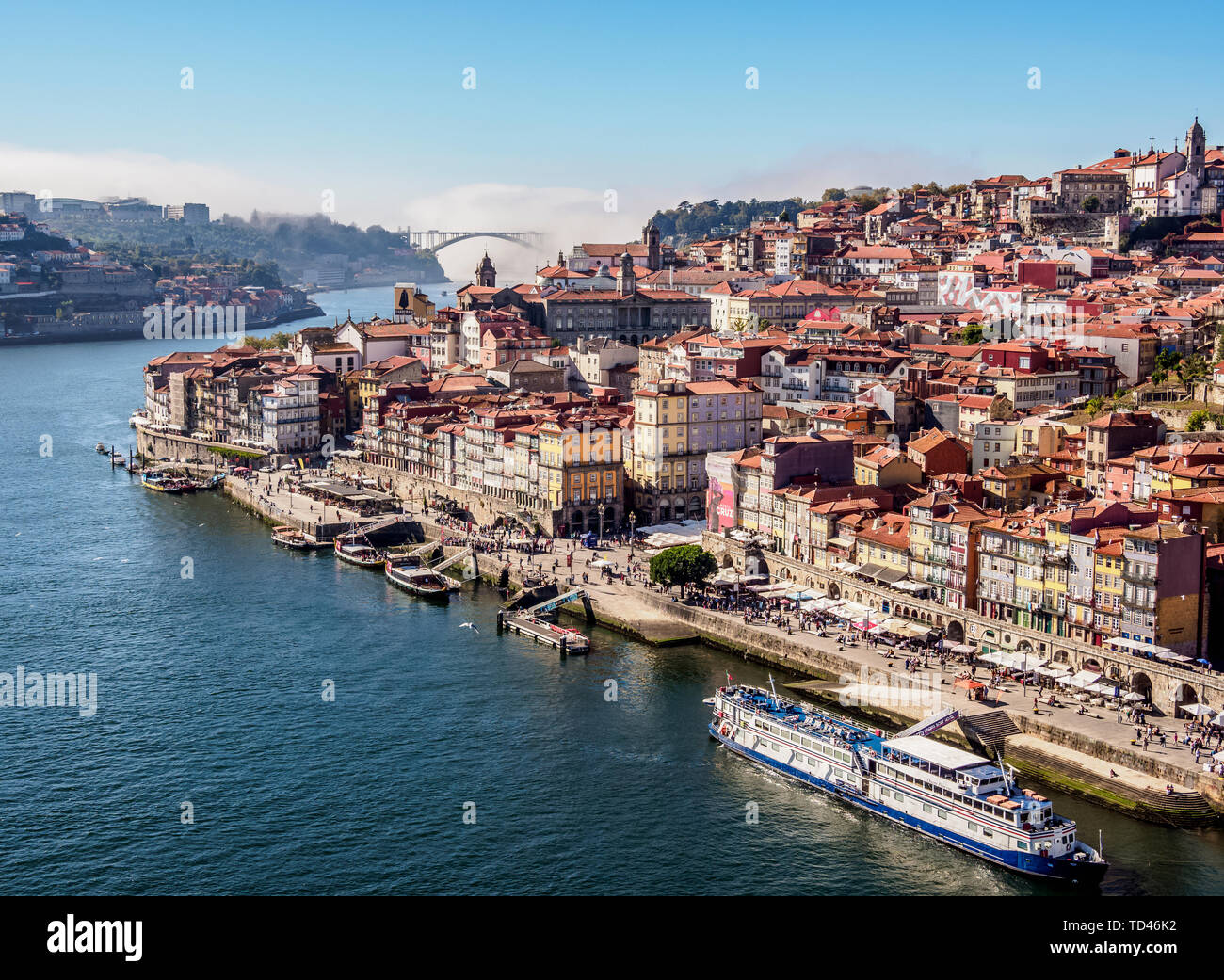 Douro Fluss und das Stadtbild von Porto, Erhöhte Ansicht, Porto, Portugal, Europa Stockfoto