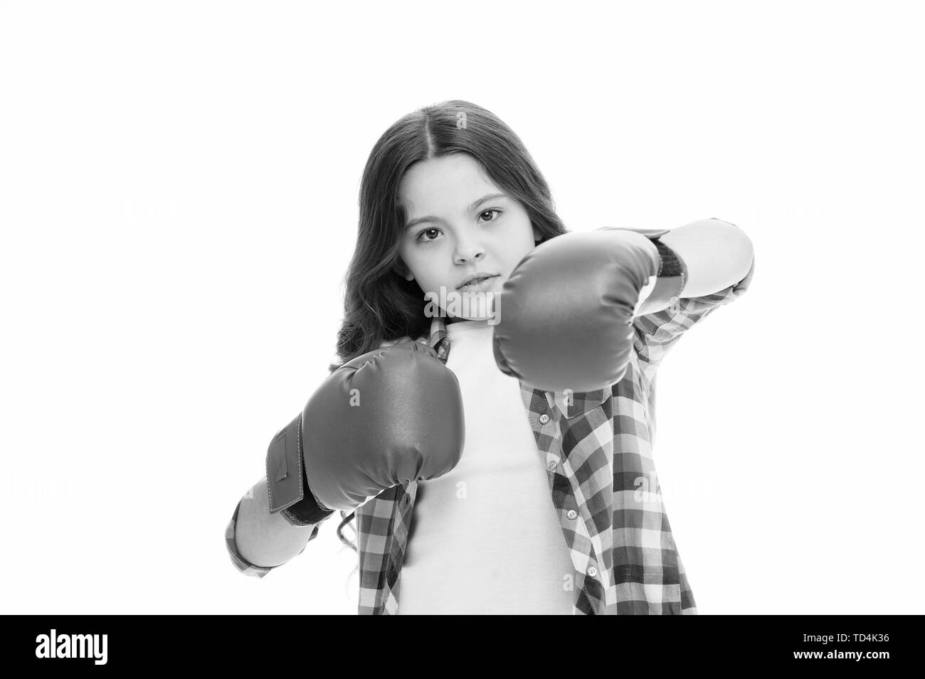 Girl Power Konzept. Kind Boxhandschuhe isoliert weiß. Kind Boxer verteidigen sich. Sportliche Aktivität. Boxing Praxis. Feministische Bewegung. Selbst verteidigen. Angriff und Fähigkeiten verteidigen. Sich selbst zu Verteidigen. Stockfoto