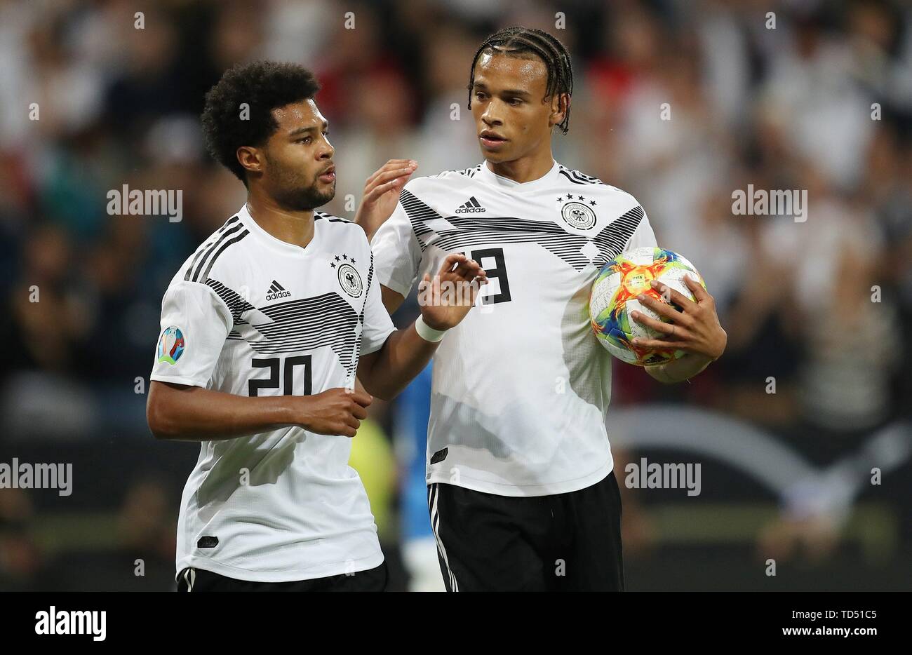 Mainz, Deutschland. 11. Juni 2019. firo: 2019/2020 11.06.2019 Fußball, Em, Euro, Qualifikation Deutschland - Estland 8:0 Serge Gnabry Jubel, Leroy Sane | Verwendung der weltweiten Kredit: dpa/Alamy leben Nachrichten Stockfoto