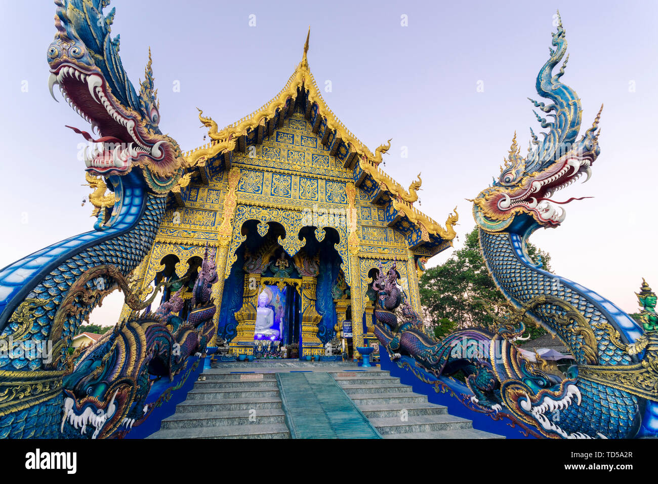 Außenansicht des Wat Rong Suea Zehn (Blau) Tempel in Chiang Rai, Thailand, Südostasien, Asien Stockfoto