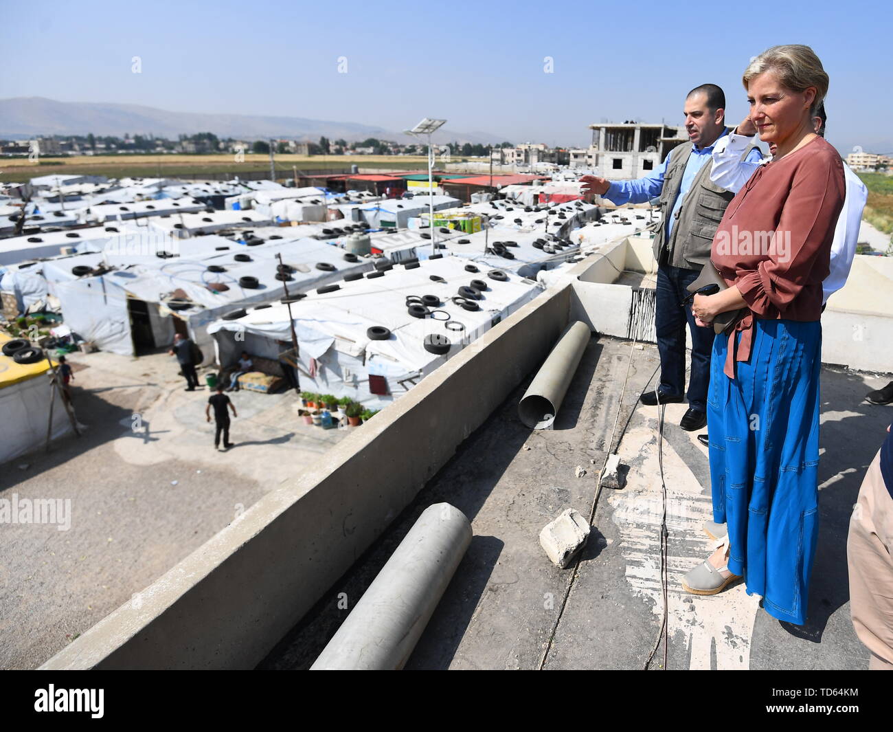 Die Gräfin von Wessex sieht bei einem informellen tented Siedlung, die Häuser von Flüchtlingen in den Libanon von syrischem Konflikt vertrieben, im Bekaatal, Libanon, während der ersten offiziellen königlichen Besuch des Landes. Stockfoto