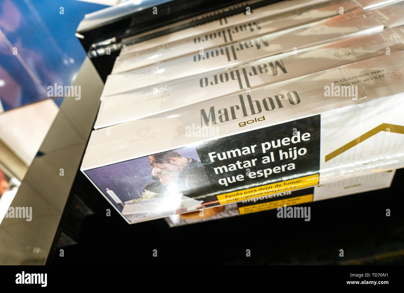 Duty free zigaretten -Fotos und -Bildmaterial in hoher Auflösung ...