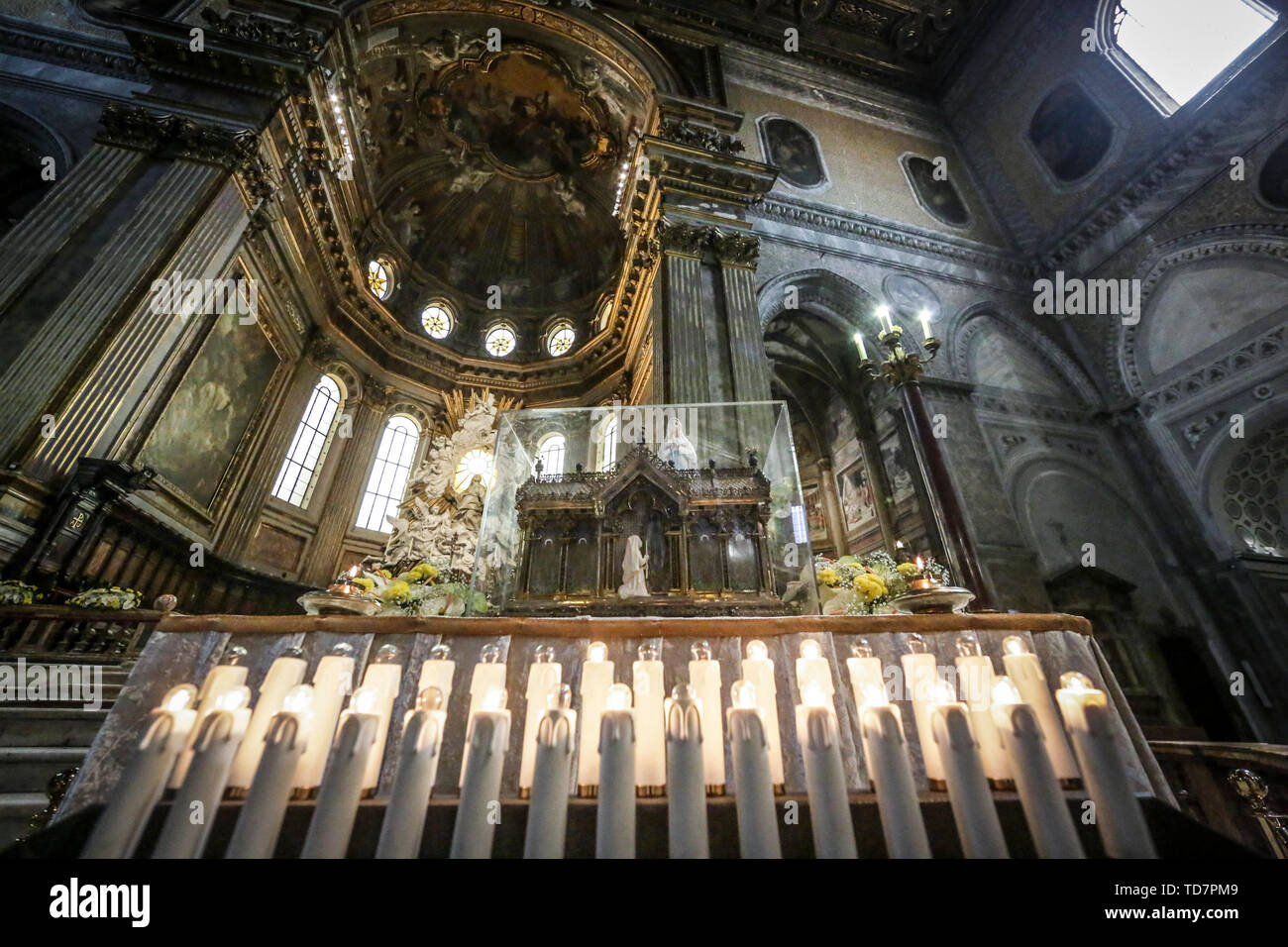 Parrocchia Beata Vergine Di Lourdes E Santa Bernadetta Beata vergine di lourdes -Fotos und -Bildmaterial in hoher Auflösung