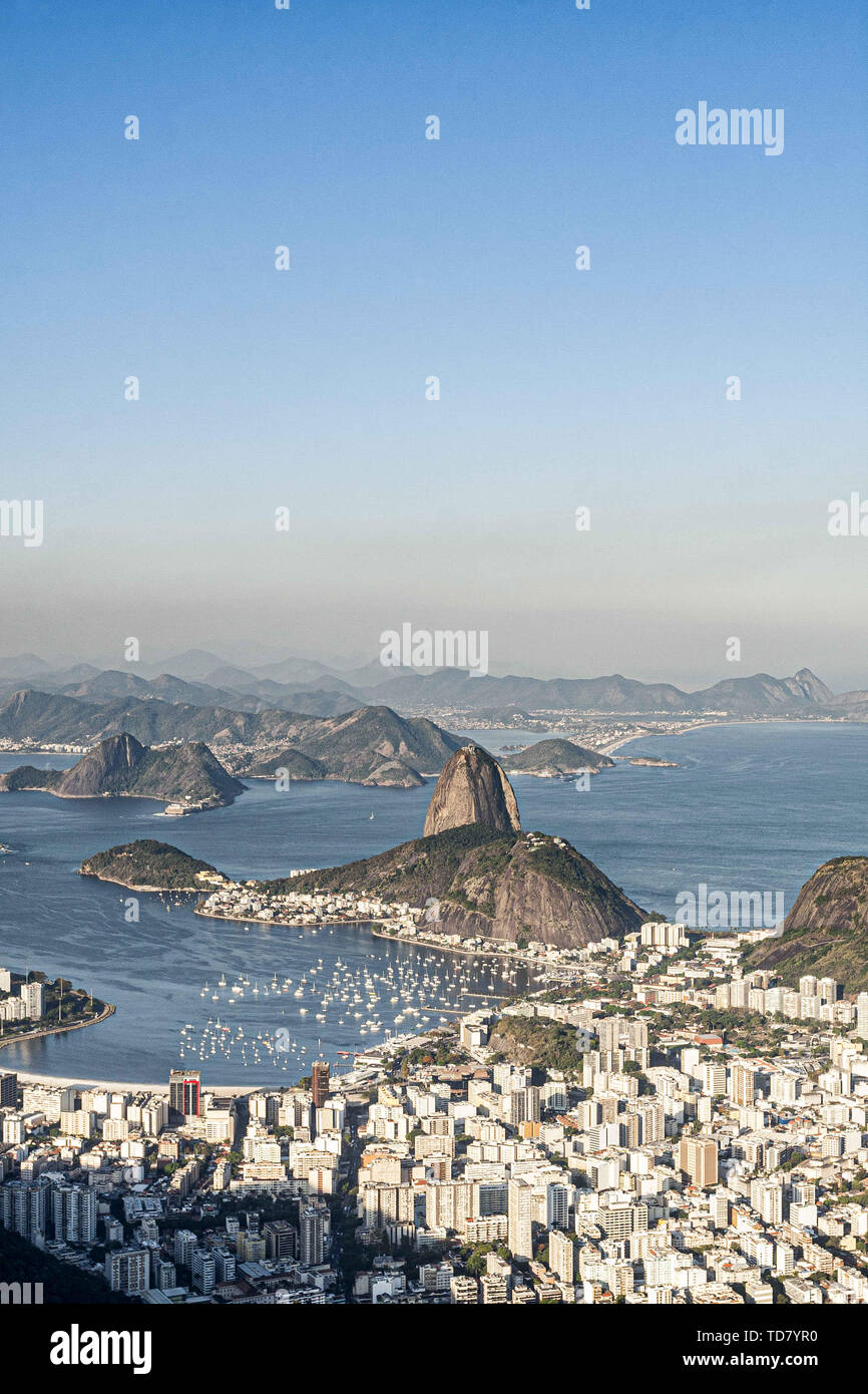 Rio De Janeiro, Brasilien. 17 Aug, 2011. Ein Blick auf die Guanabara Bucht und den Zuckerhut vom Berg Corcovado in Rio de Janeiro. Credit: Ricardo Ribas/SOPA Images/ZUMA Draht/Alamy leben Nachrichten Stockfoto