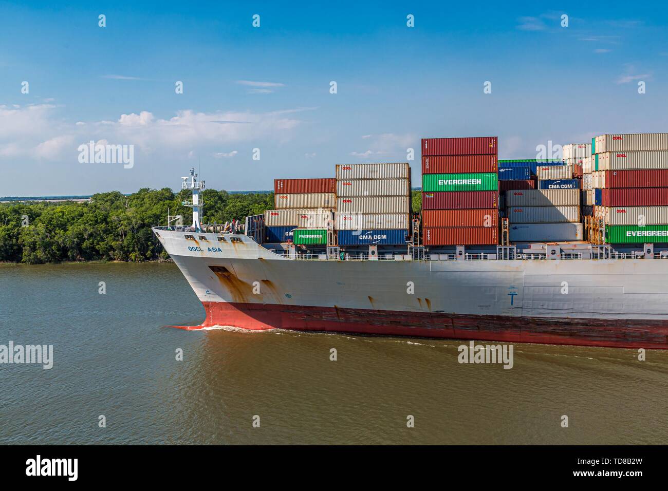 Der Bogen der OOCL Asien Frachter Stockfoto