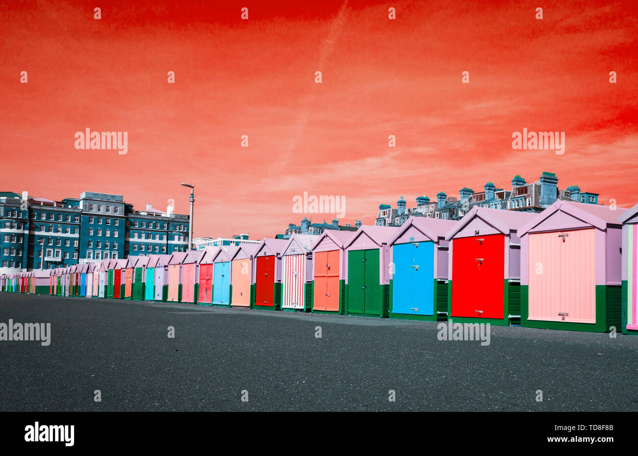 Abstrakte Landschaft der bunte Häuser am Strand in Brighton in England Stockfoto