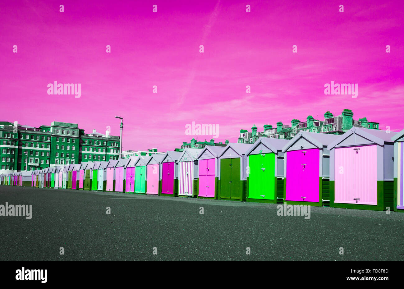 Abstrakte Landschaft der bunte Häuser am Strand in Brighton in England Stockfoto