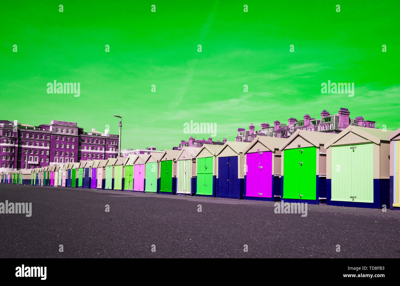 Abstrakte Landschaft der bunte Häuser am Strand in Brighton in England Stockfoto