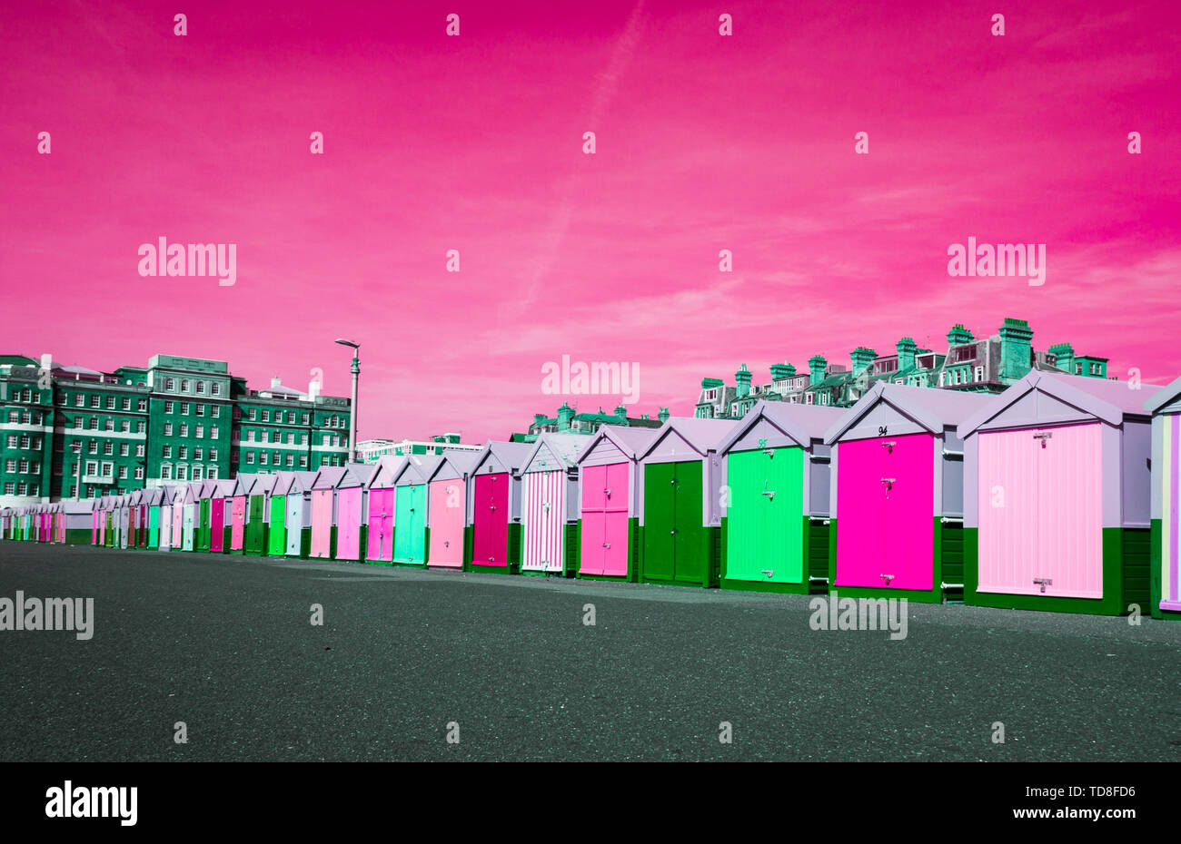 Abstrakte Landschaft der bunte Häuser am Strand in Brighton in England Stockfoto