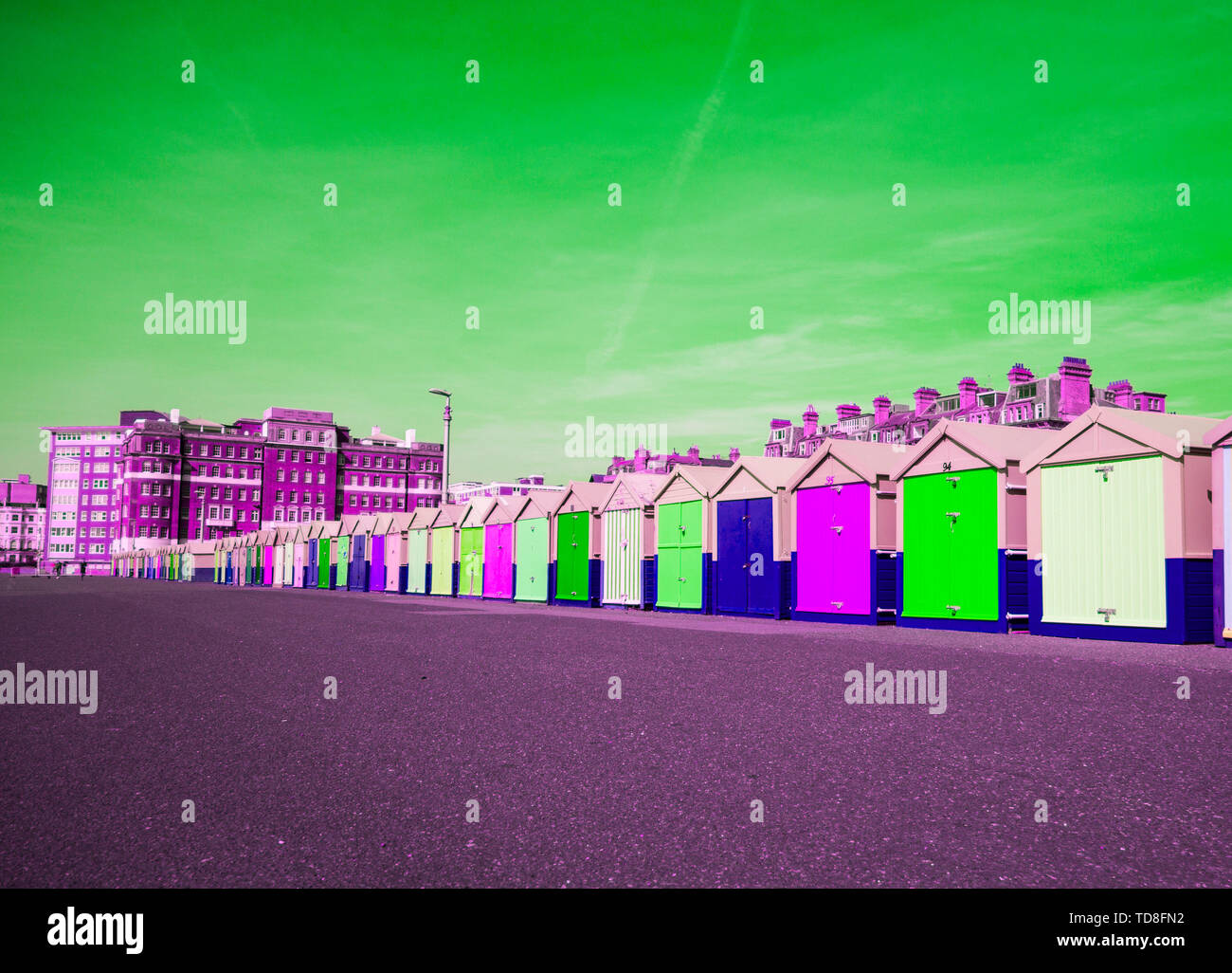 Abstrakte Landschaft der bunte Häuser am Strand in Brighton in England Stockfoto