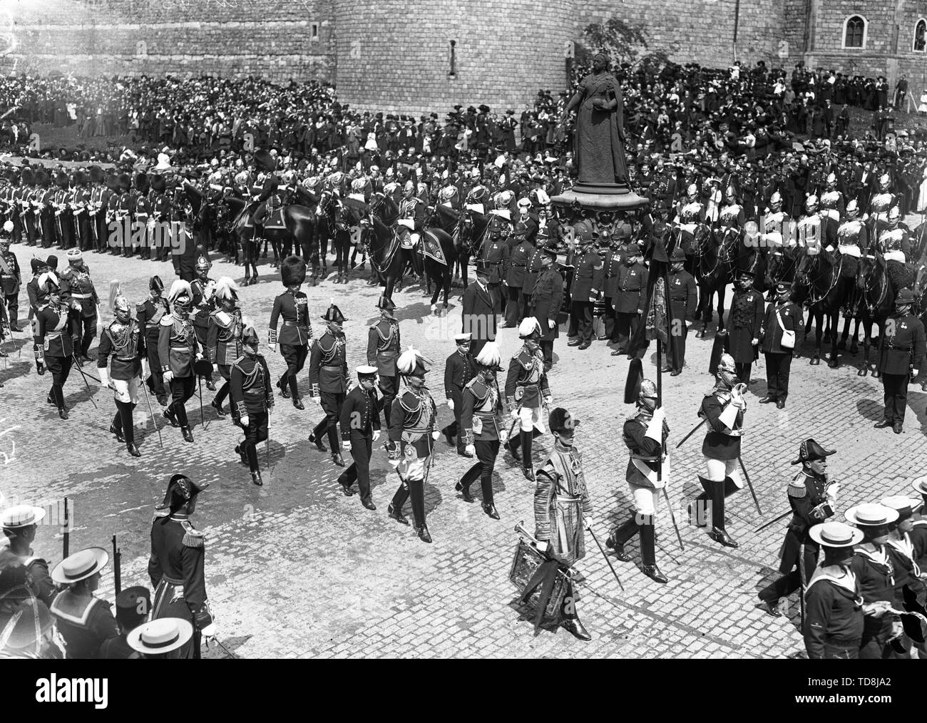 King George, der Prinz von Wales, Prinz Albert, der Kaiser, dem Herzog von Connaught, der König von Spanien, und der König von Bulgarien, vorbei an Windsor, für die Beerdigung von König Edward VII. Stockfoto