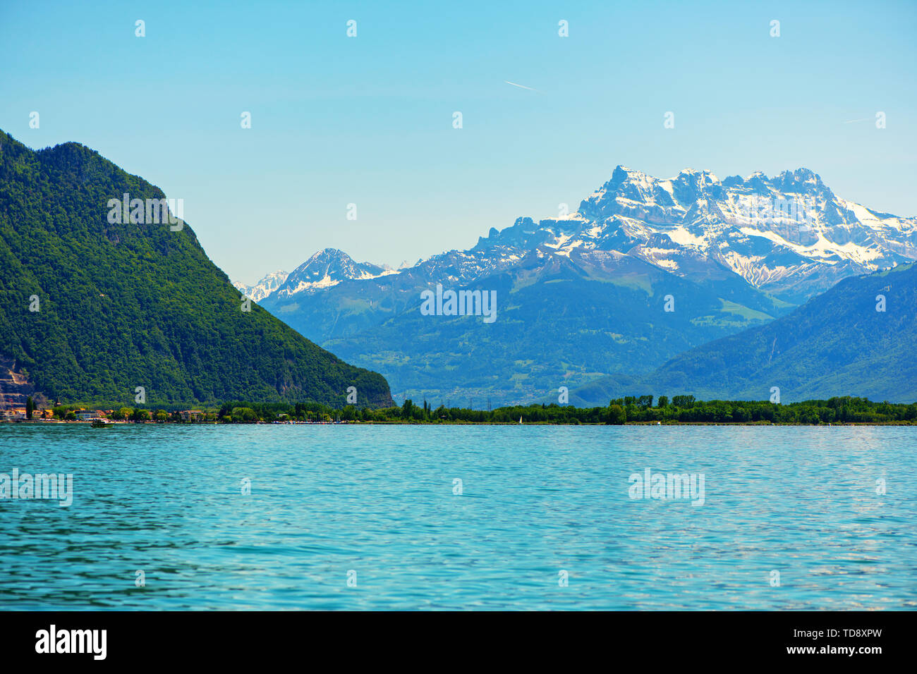 Schöne Ausblicke auf die Landschaft der Alpen am Genfer See in Montreux, Schweiz. Stockfoto