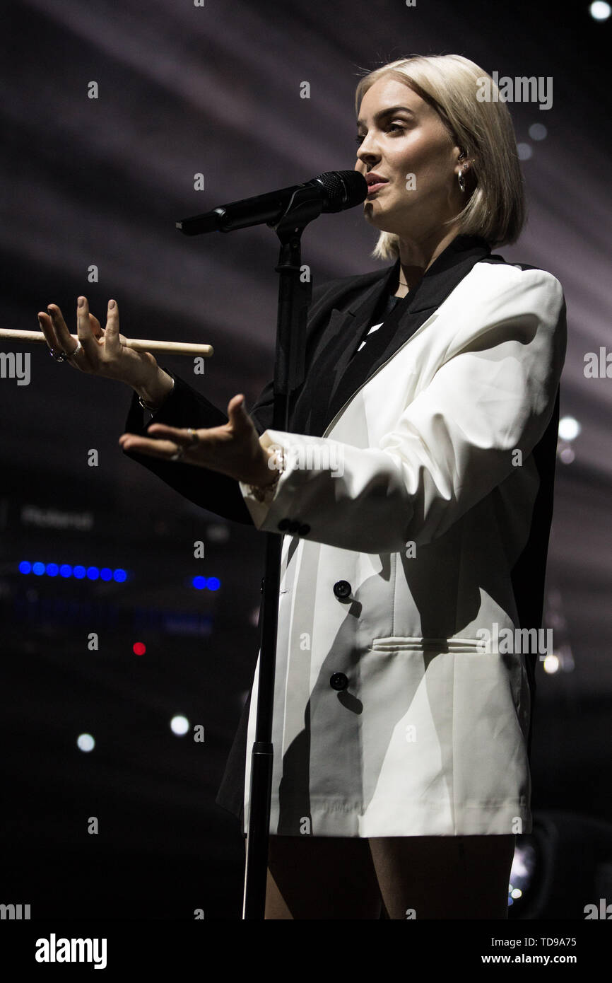 Anne-Marie führt auf der Bühne bei Eventim Apollo Hammersmith am 12. Juni 2019 in London, England Stockfoto