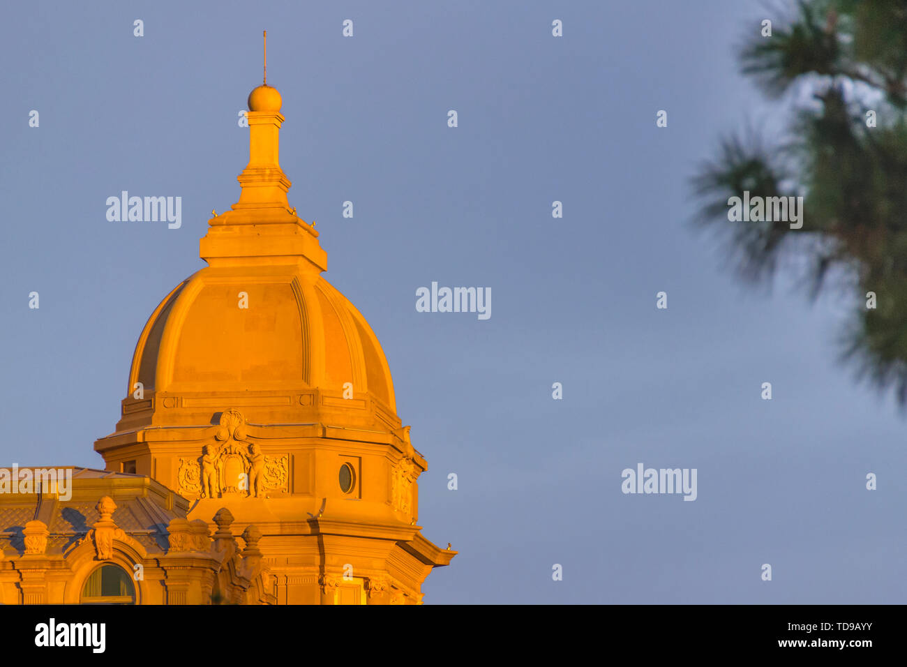 MONTEVIDEO, URUGUAY, Mai - 2019 - Außenansicht des berühmten Casino Hotel in der Nachbarschaft carrasco, Montevideo, Uruguay Stockfoto