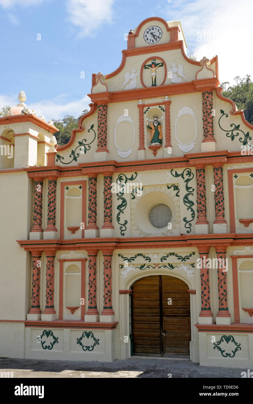 Die restaurierten 17. Jahrhundert Iglesia de San Matias Kirche in der lenca indischen Dorf La Campa, Lempira, Honduras Stockfoto