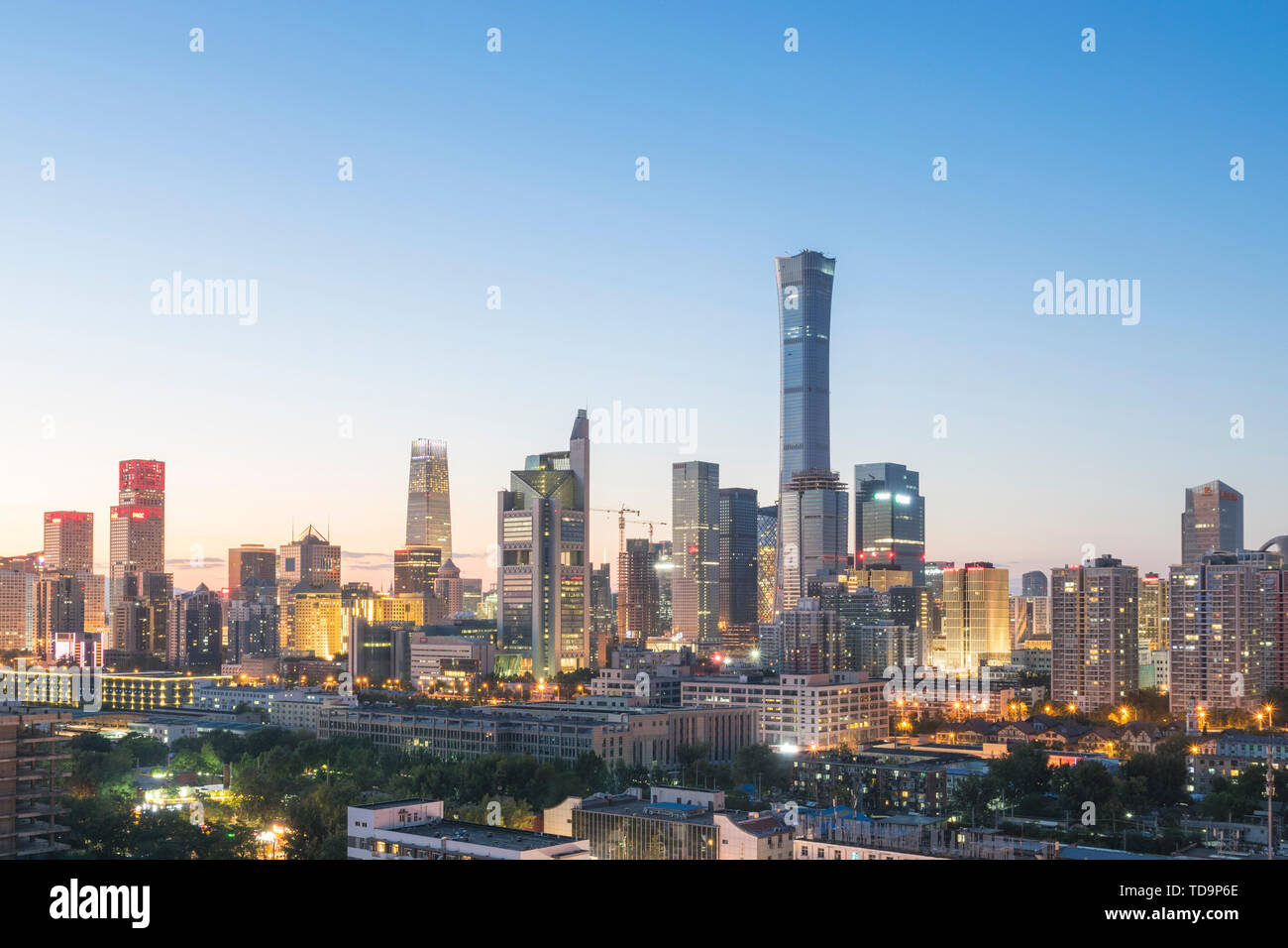 Sommer Palast Buddha Xiang Pavillon und Seventeen-Kong Brücke Stockfoto