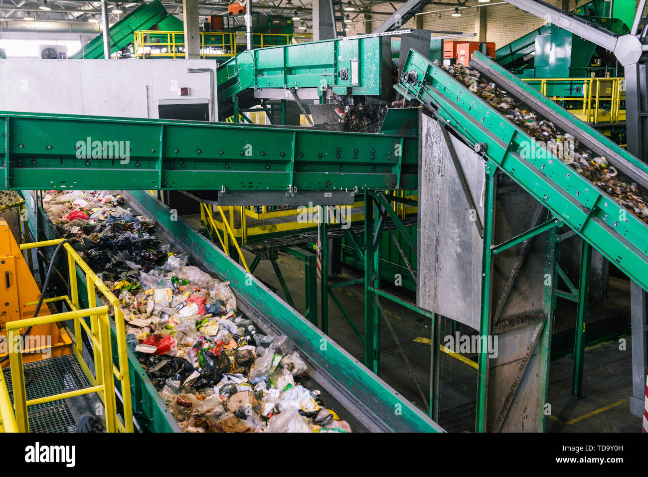 Rabat Abfall Sortieranlage. Recycling und Sortierung von Hausmüll in der Anlage. Die automatische Sortierung. Umweltschutz Stockfoto