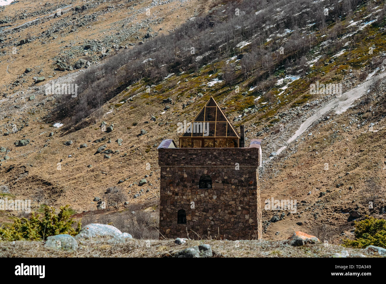 Wohn- Gebäude aus Stein in den Bergen und die Sommerzeit in der Tageszeit Stockfoto